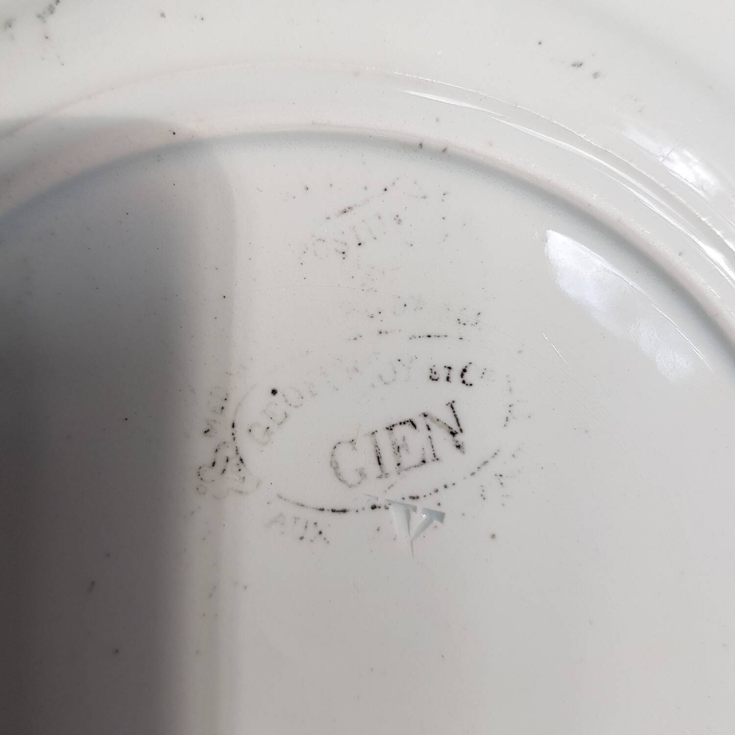 Lot de 2 assiettes parlantes Gien en noir et blanc