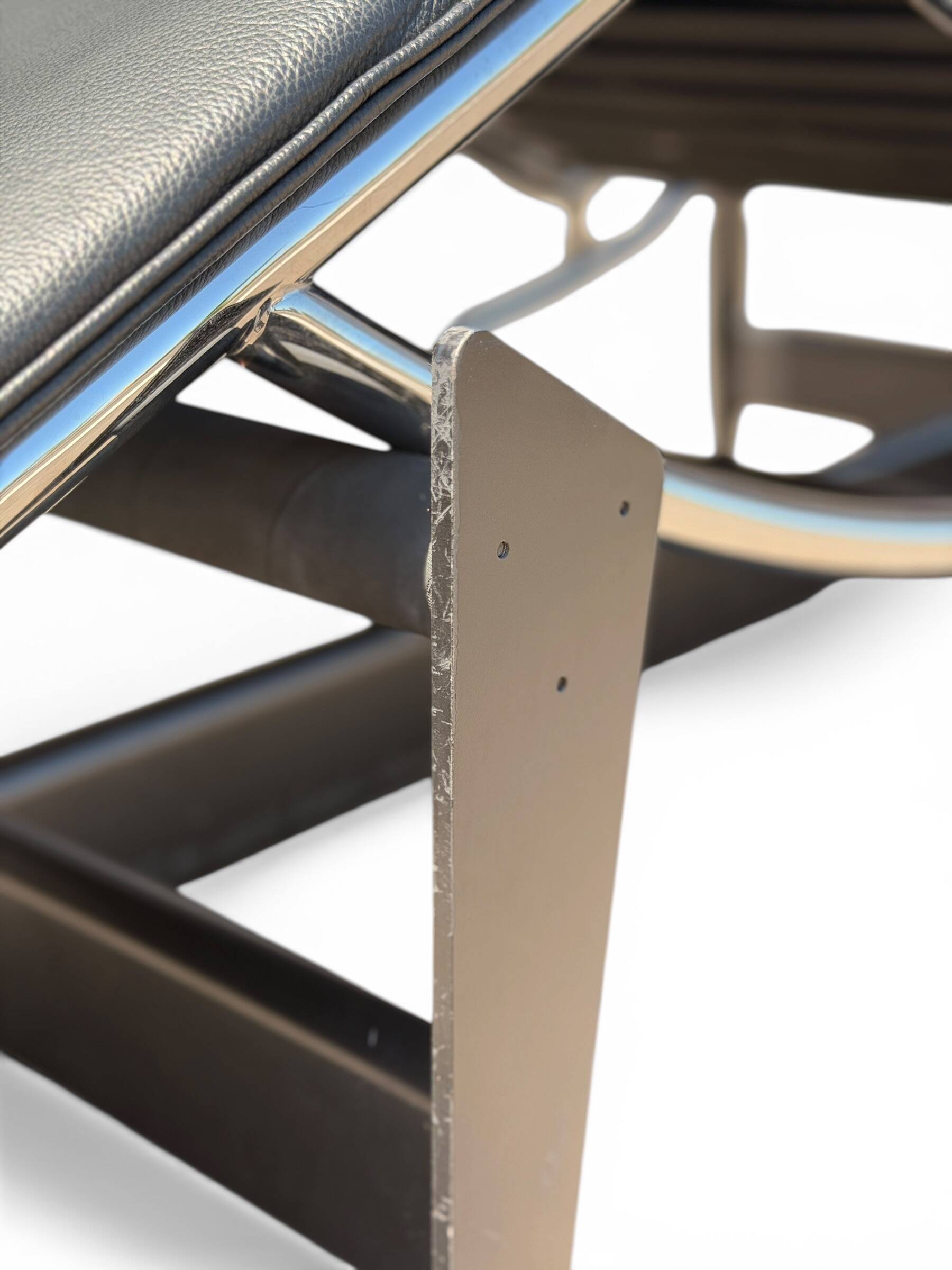 Chaise Longue LC4 Le Corbusier for Cassina — Original Black Leather (No. 114715)