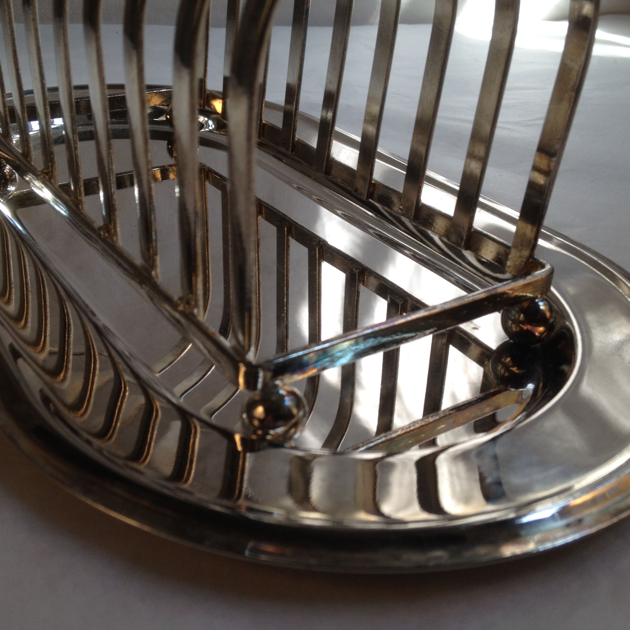 Taost door in silver metal