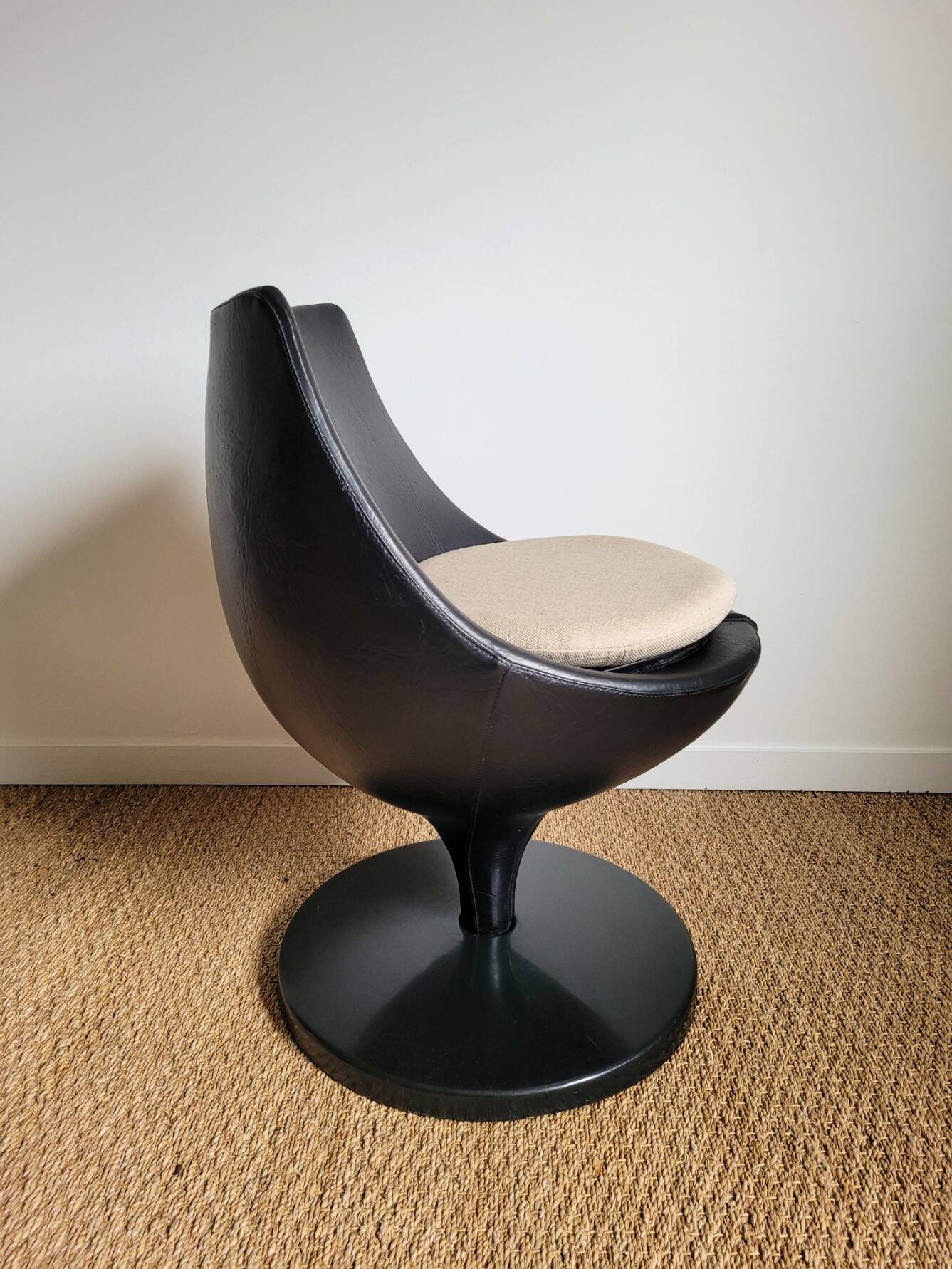 Vintage designer armchair "Polaris" by Pierre Guariche for Meurop 1960