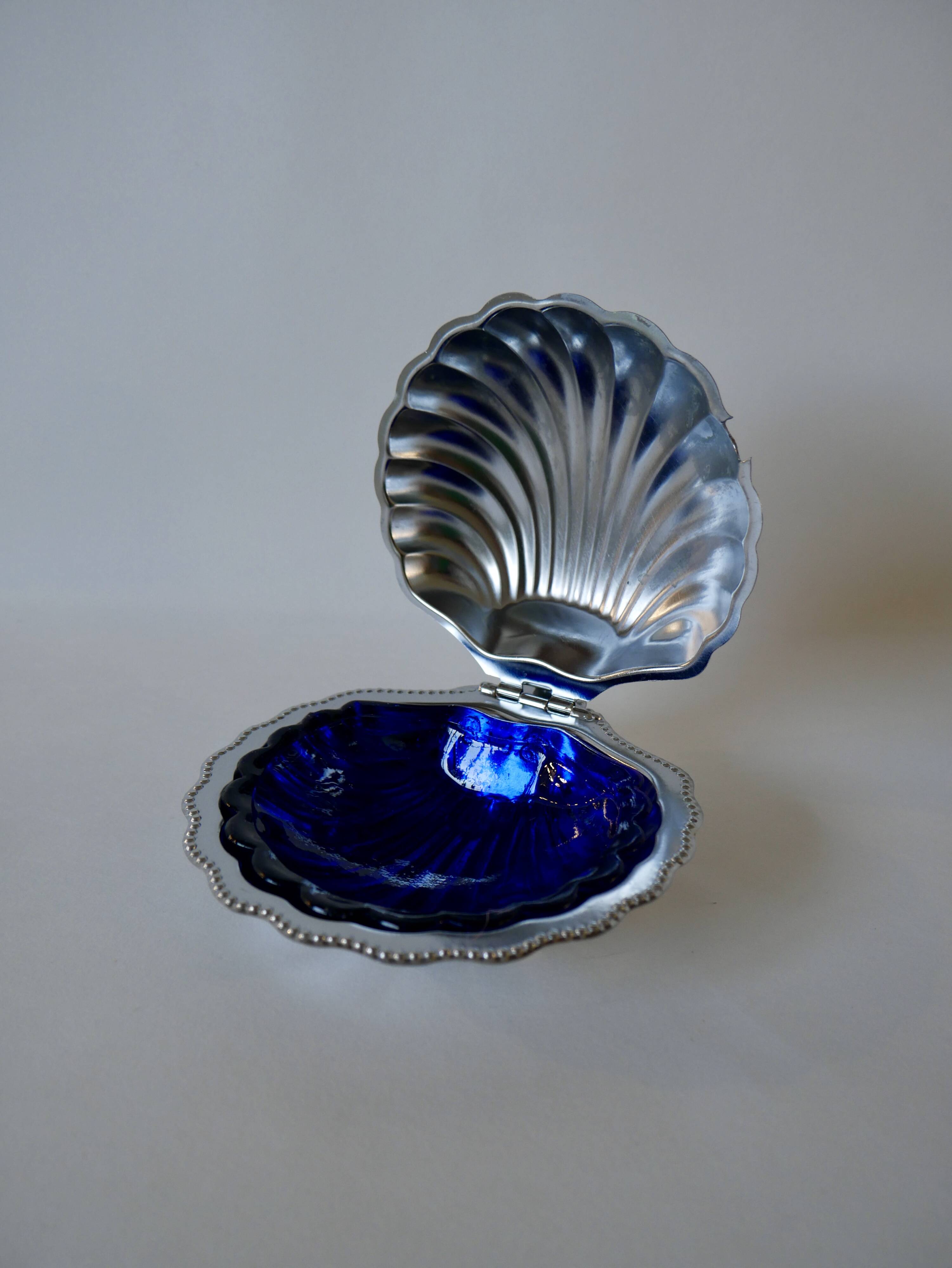 Shell pocket in silver metal and blue glass interior from the 60s and 70s