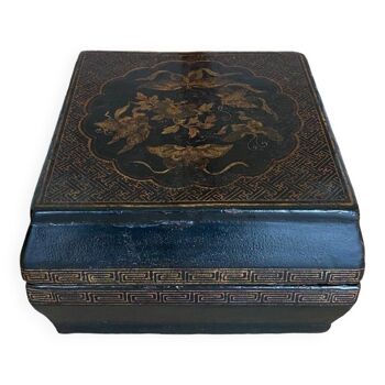 Chinese lacquered box