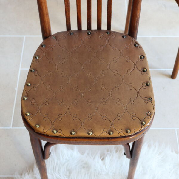 Suite de 4 chaises bistrot Luterma en bois courbé et simili cuir, début XX ème