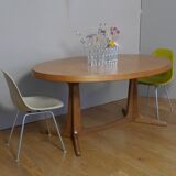 Oak oval table with extension cords