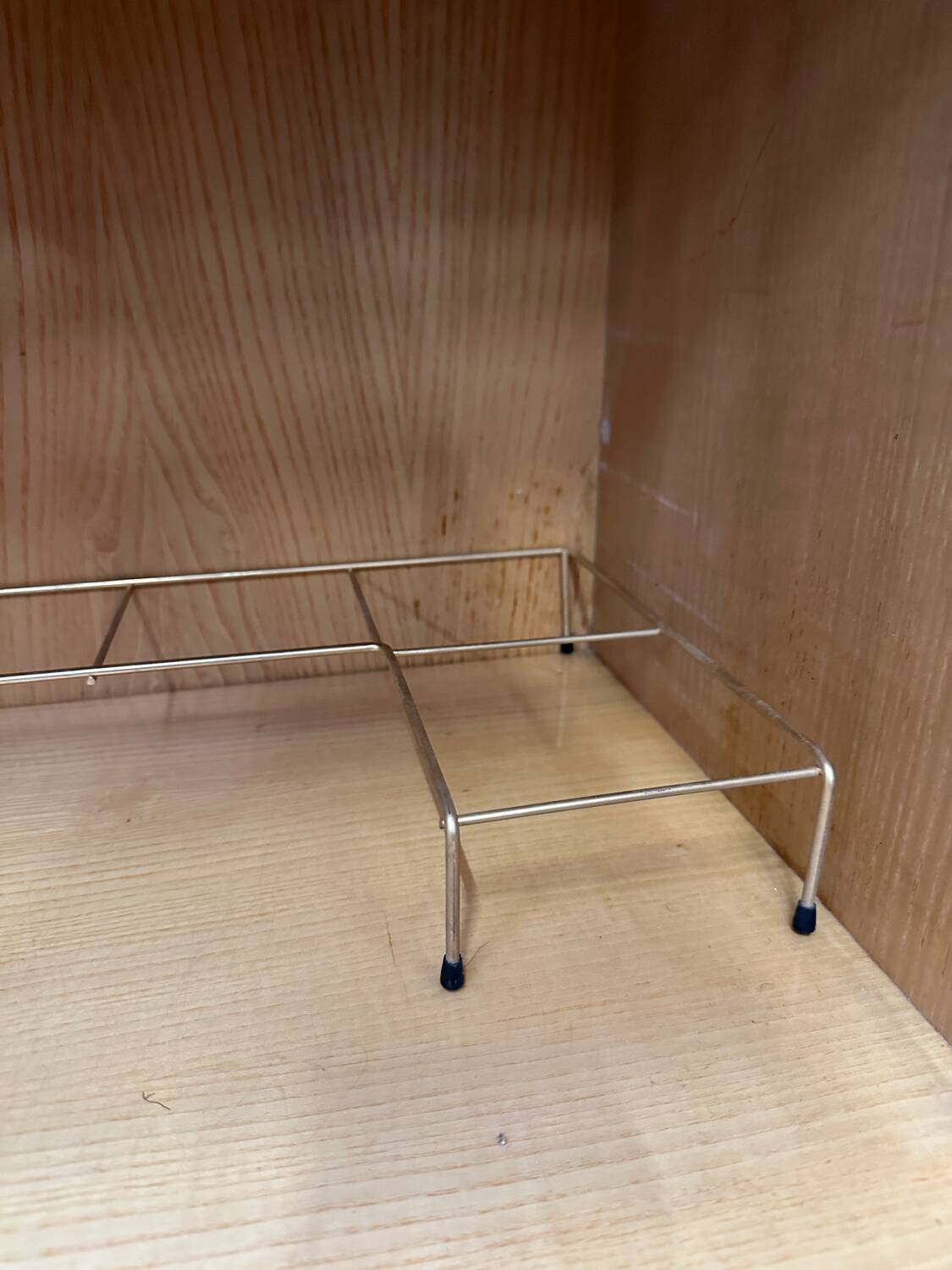 Bar cabinet with compass feet