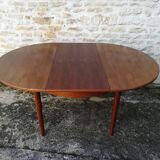Scandinavian table with extension