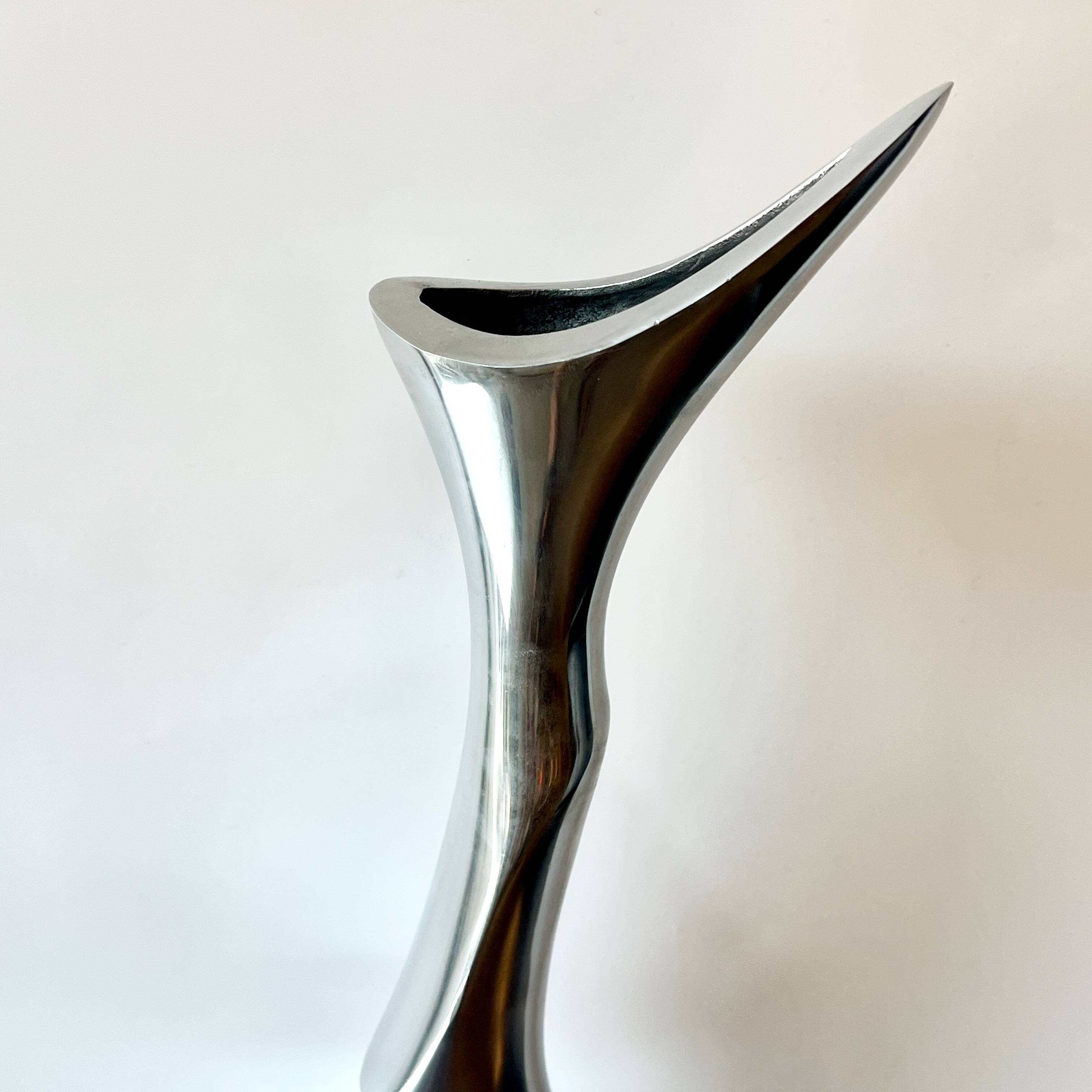 Xxl “twisted” vase / cast aluminum – 1980s