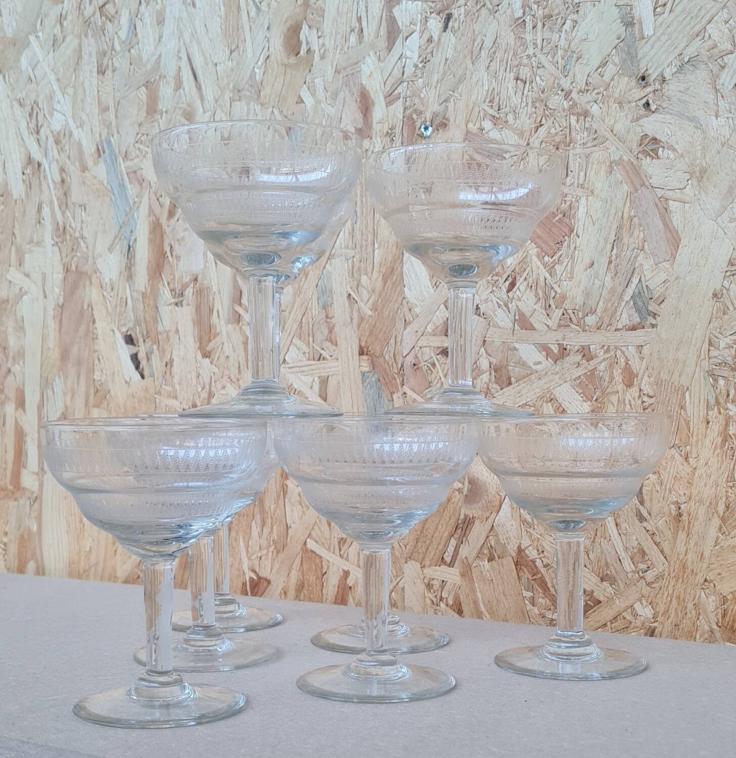 Service of 9 champagne glasses