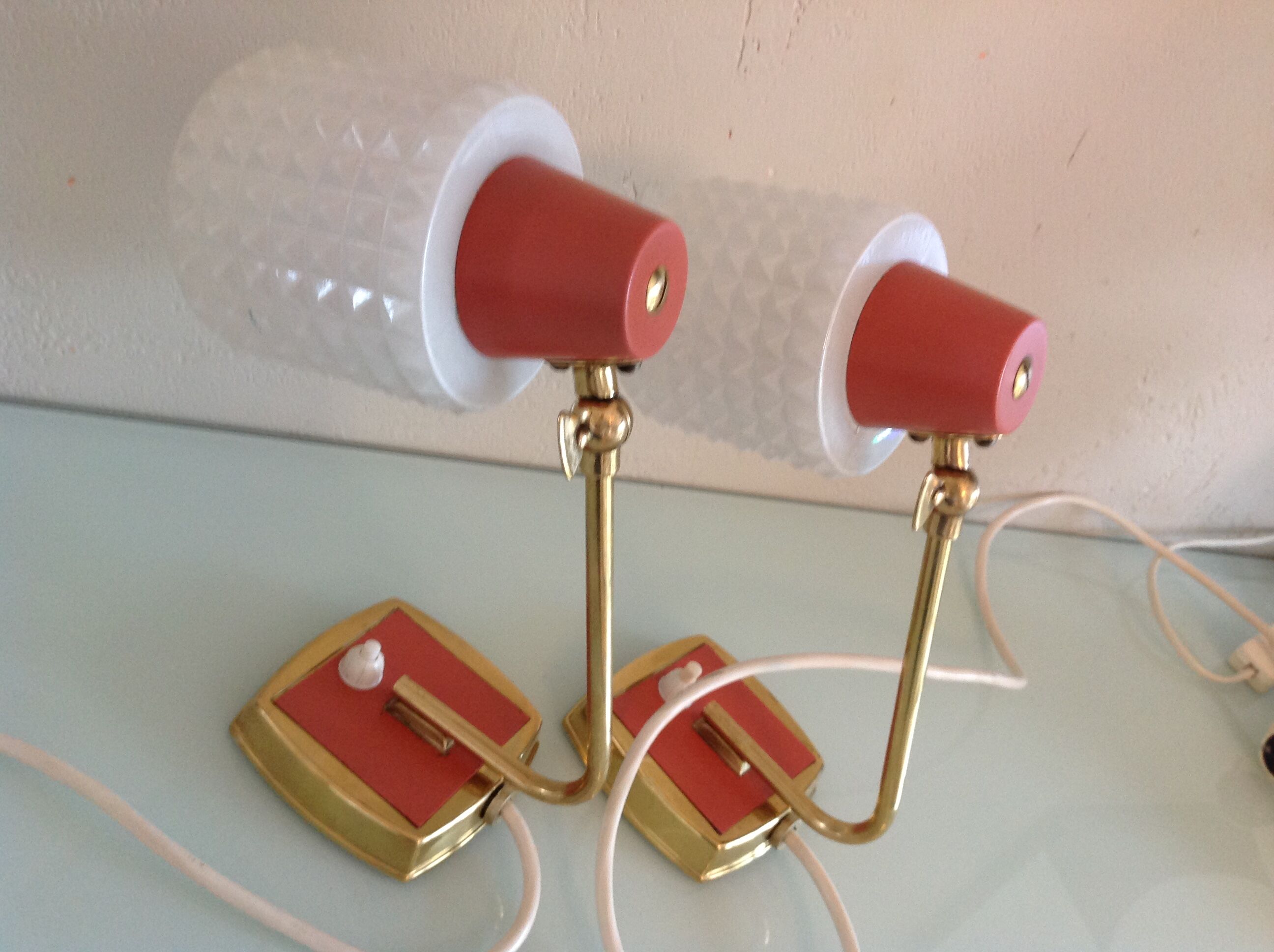 Pair of bedside lamps in structured white opaline and brass, vintage 60