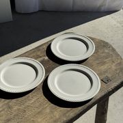 Lot de 3 grandes assiettes blanches classiques D24,5