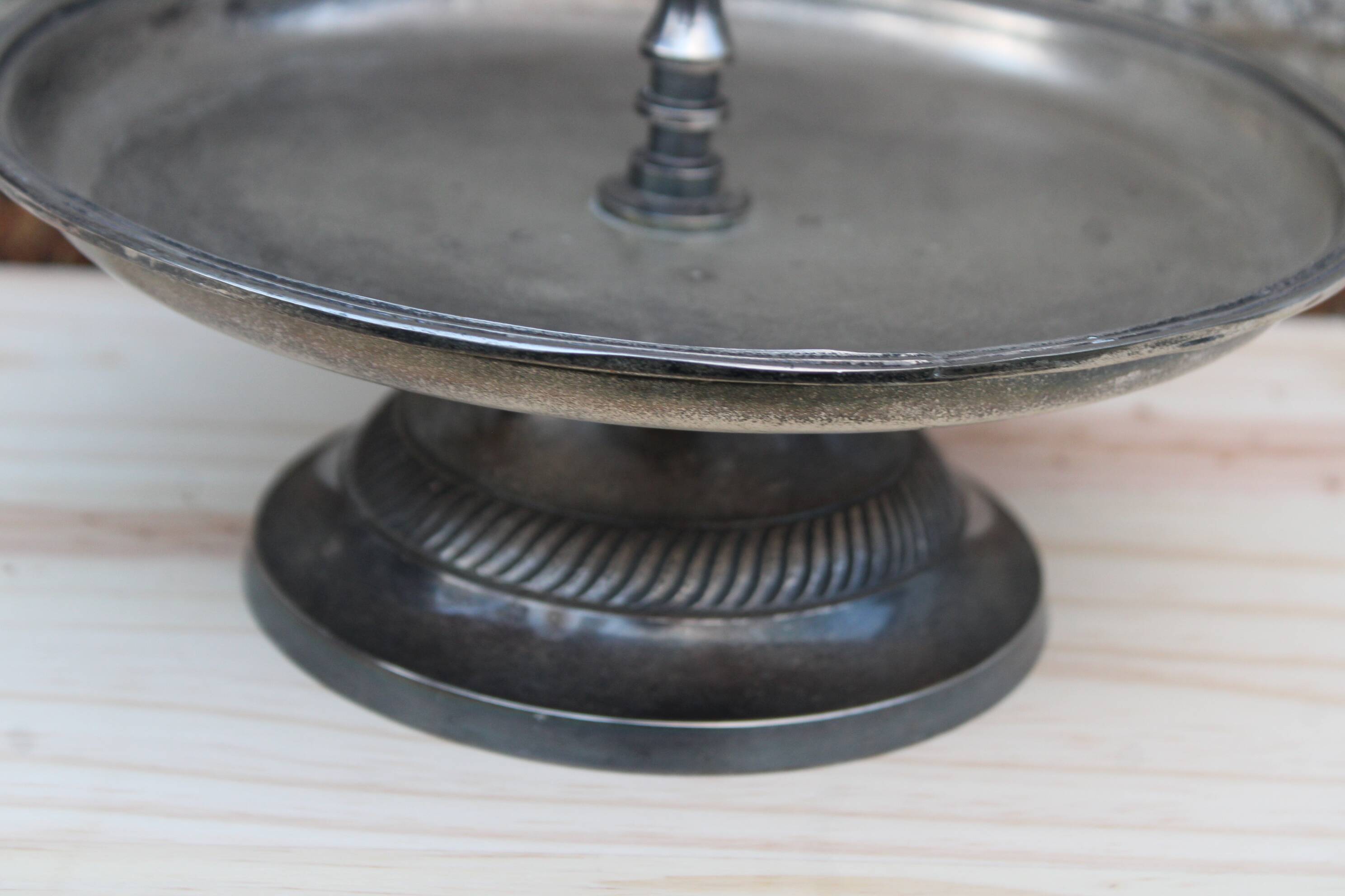Two-tier silver-plated metal serving stand – Vintage style