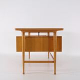 Scandinavian desk all sides