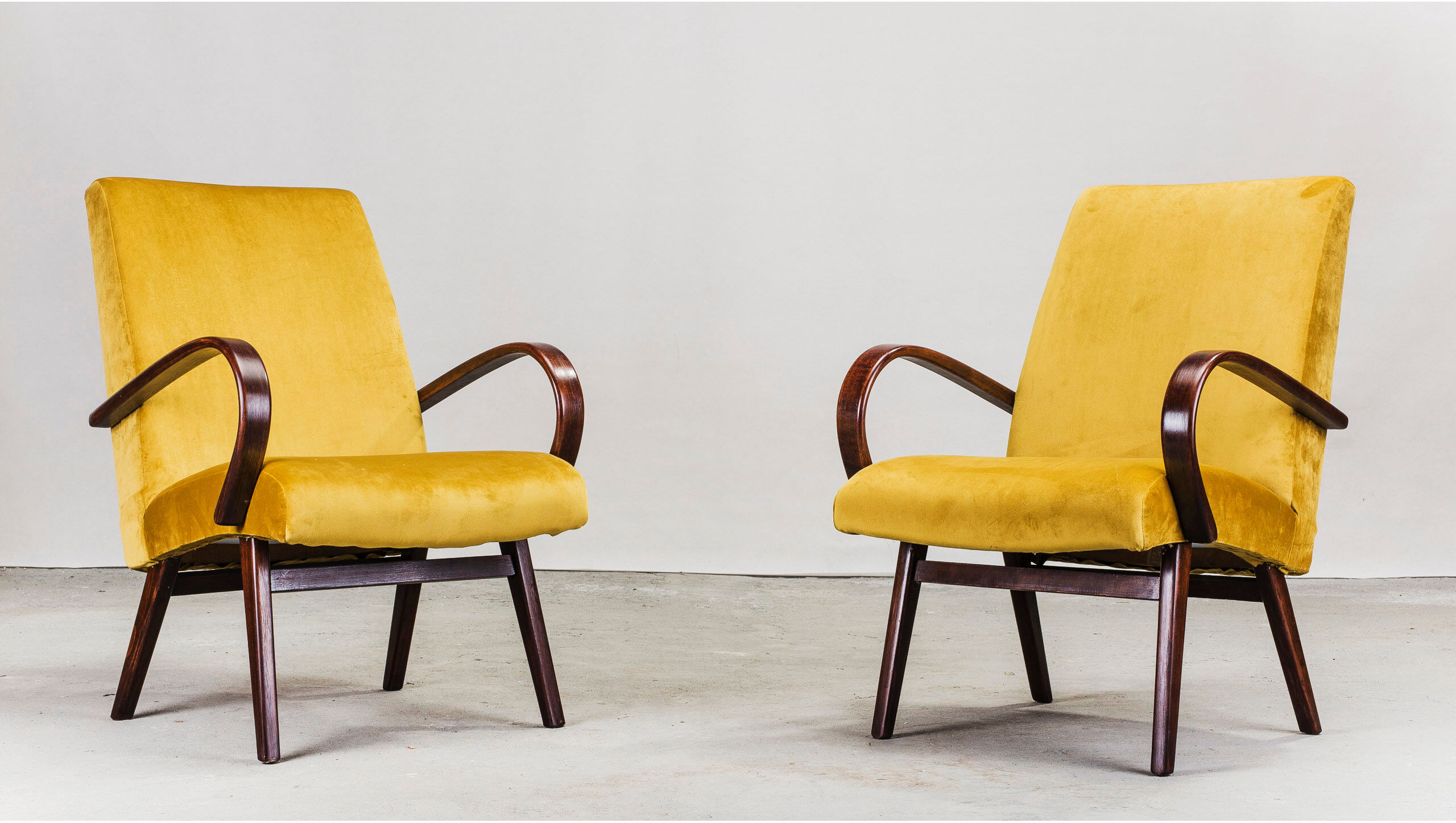Armchairs by Jaroslav Smidek for Ton, 1960