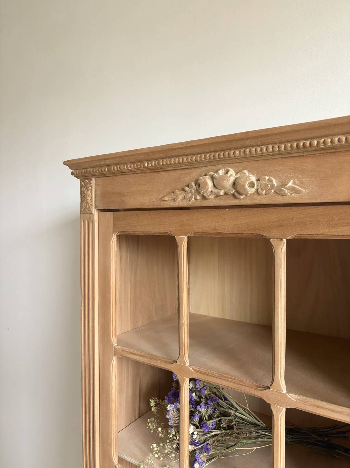 Old Parisian wardrobe solid wood ornaments