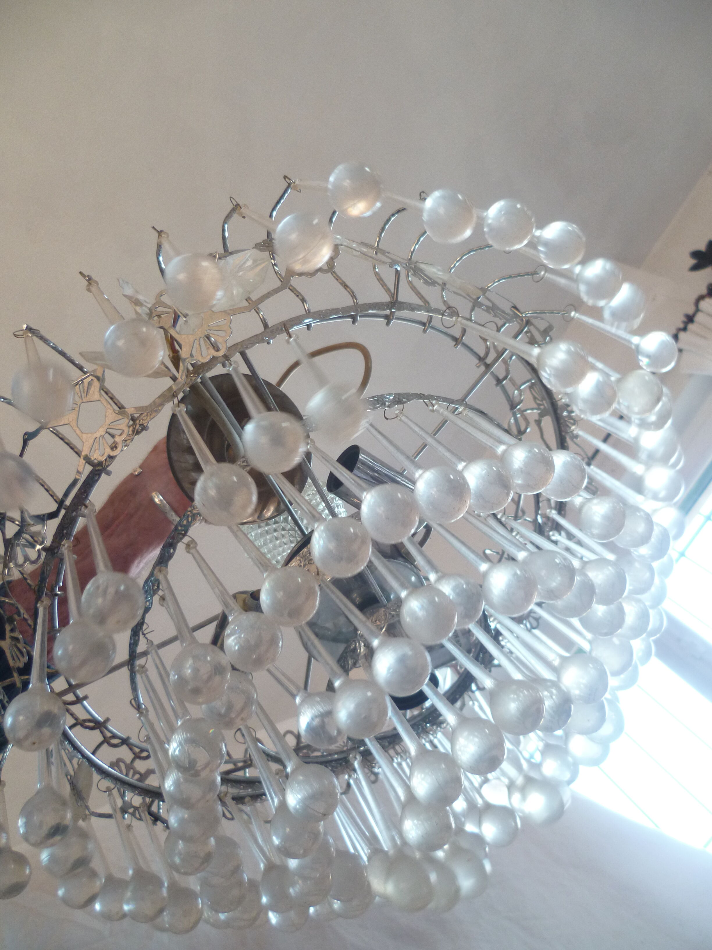 Round 3-light chandelier