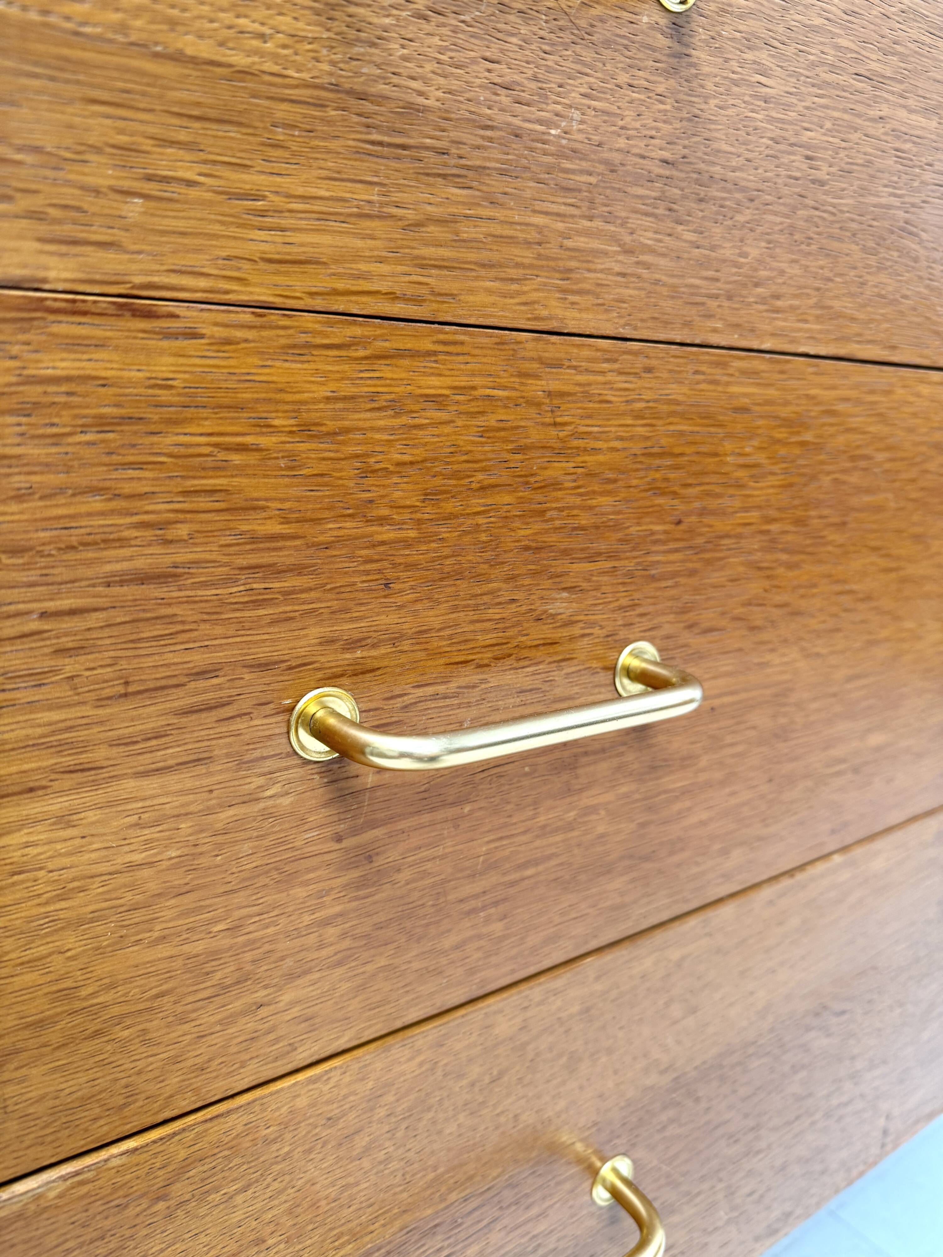 Commode pieds compas
