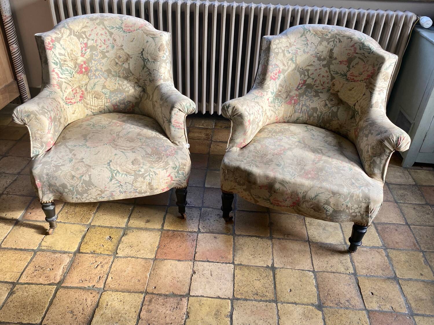Paire de fauteuils crapaud