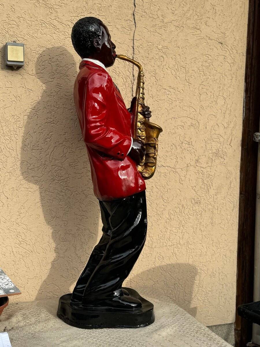 Large black and red jazz figurine in fibreglass, decorative sculpture from the 1960s.