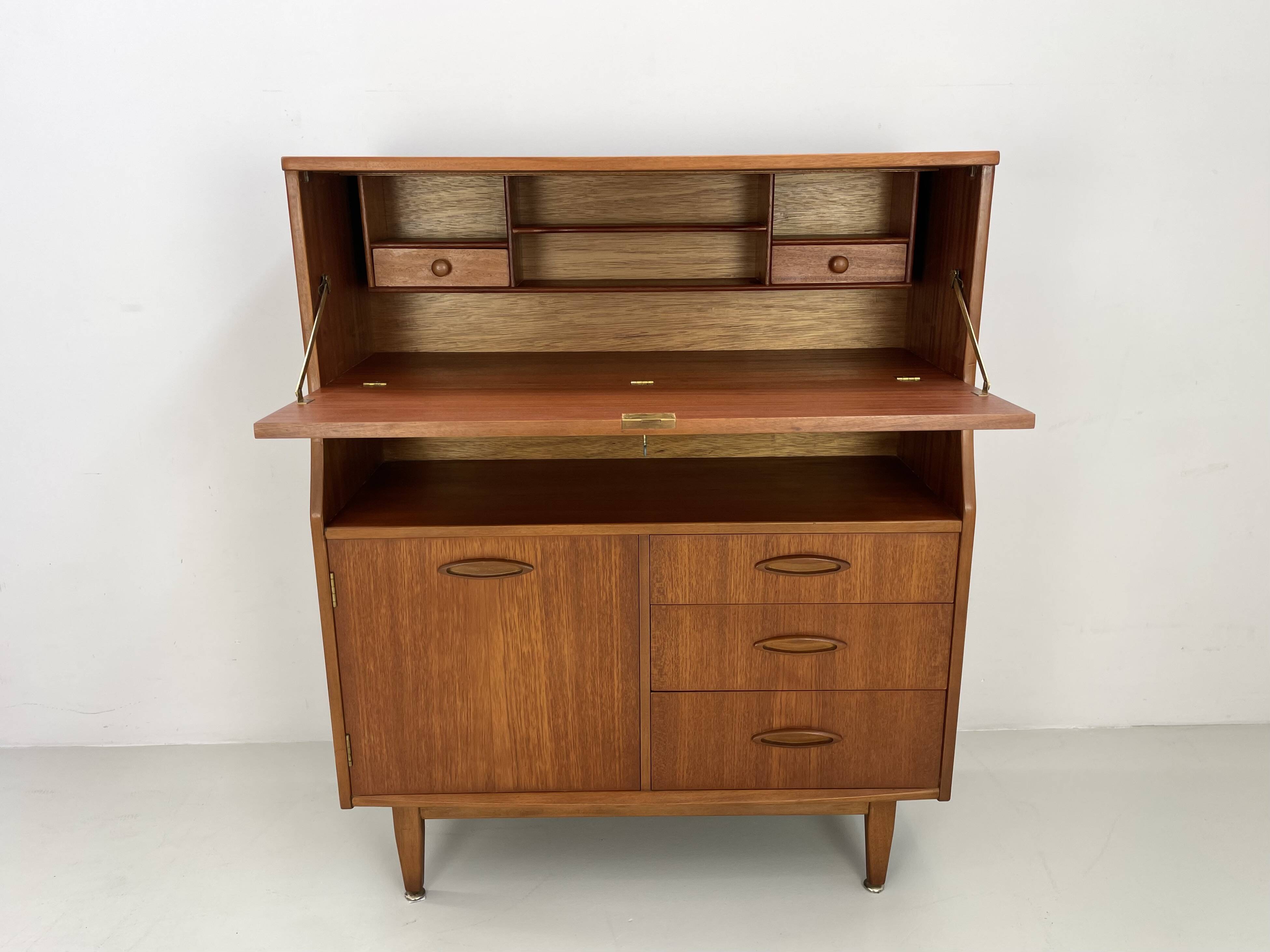 Secrétaire vintage en teck des années 1960 par Jentique.