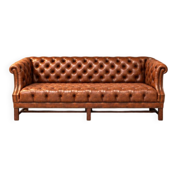 Chesterfield sofa / Brown cognac leather / Deep buttoned / 1980s