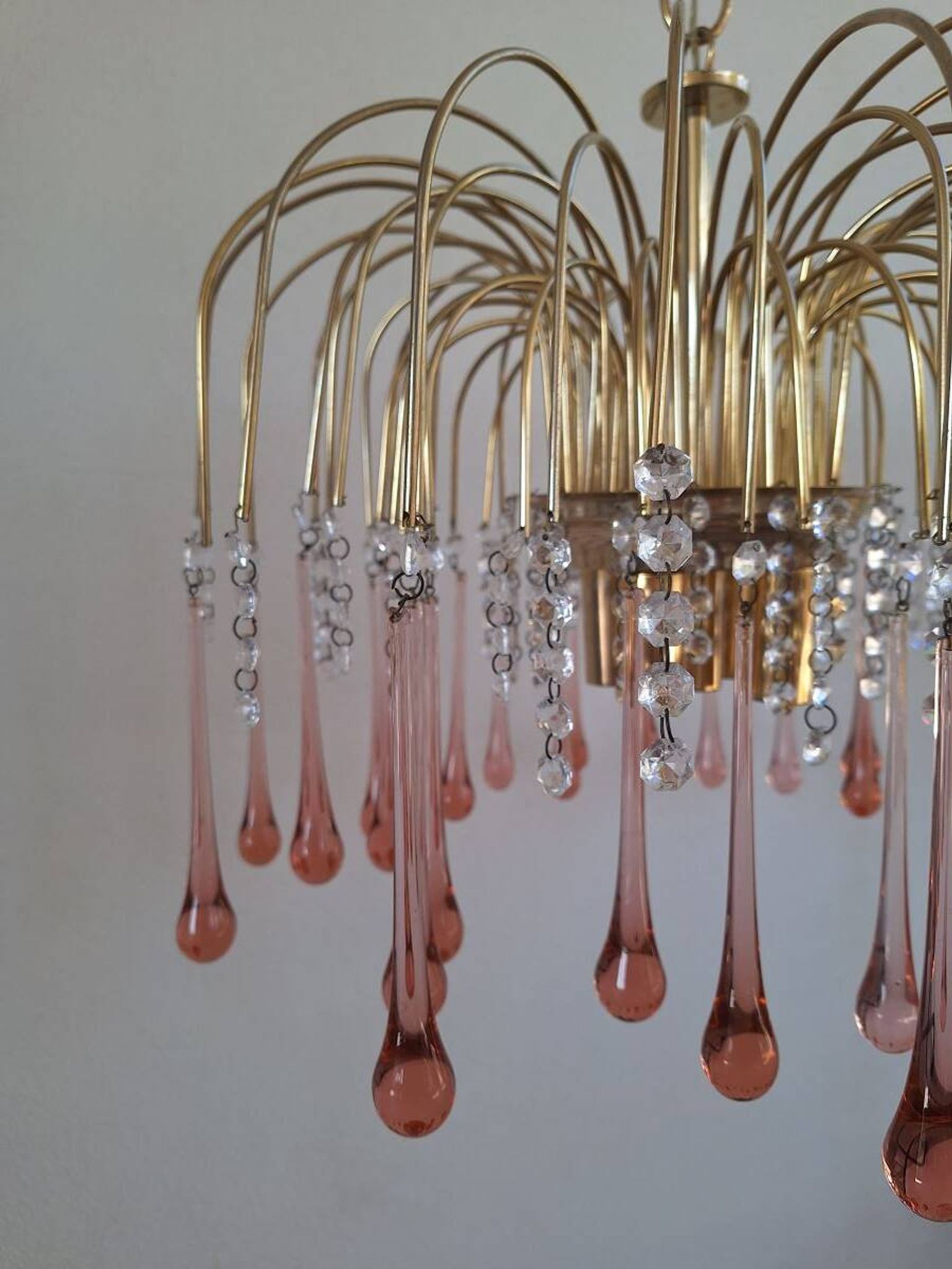 Lustre en cascade de grande taille en verre de Murano rose