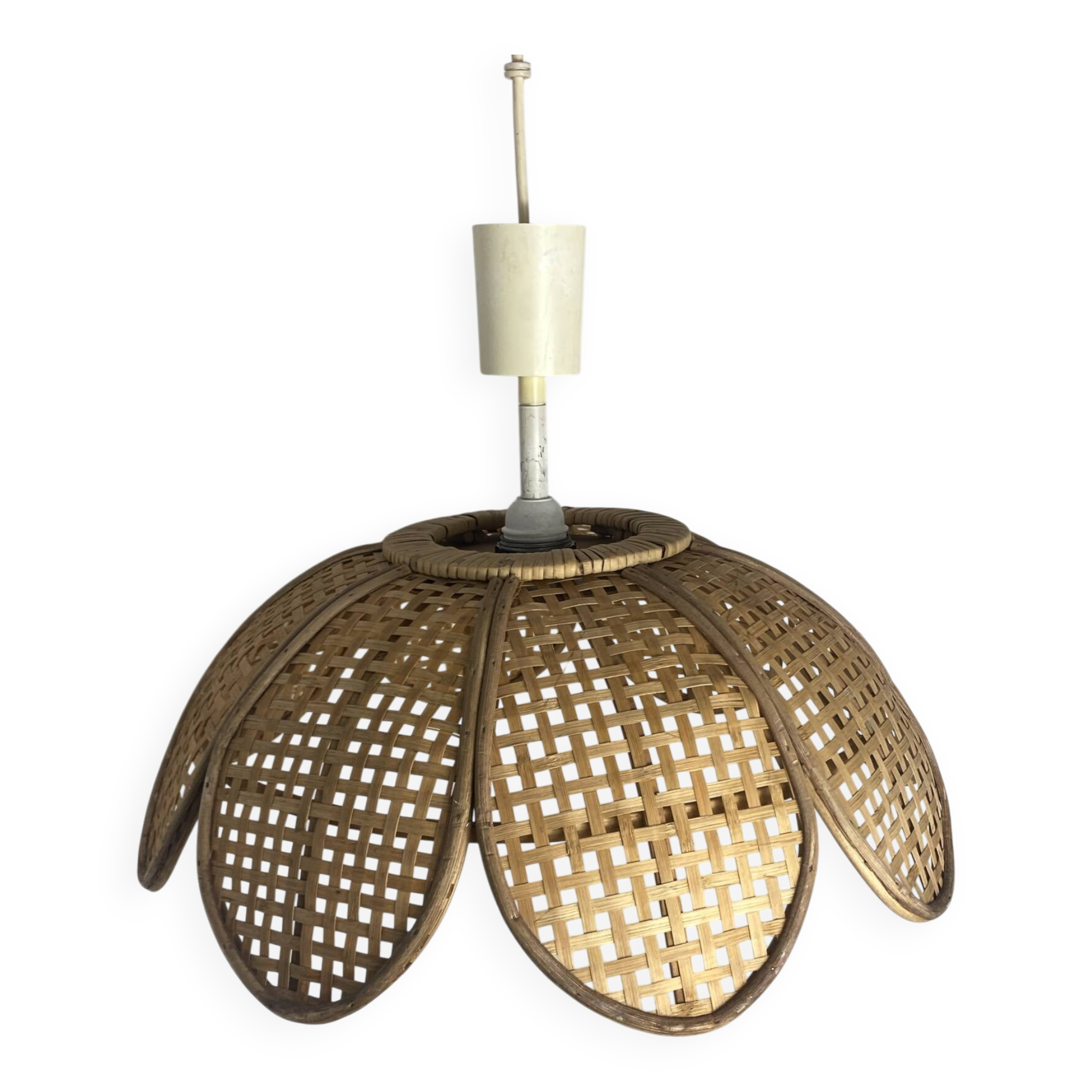 Natural woven wicker flower suspension
