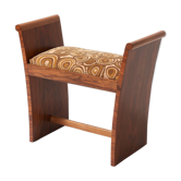 Rests art-deco feet in walnut