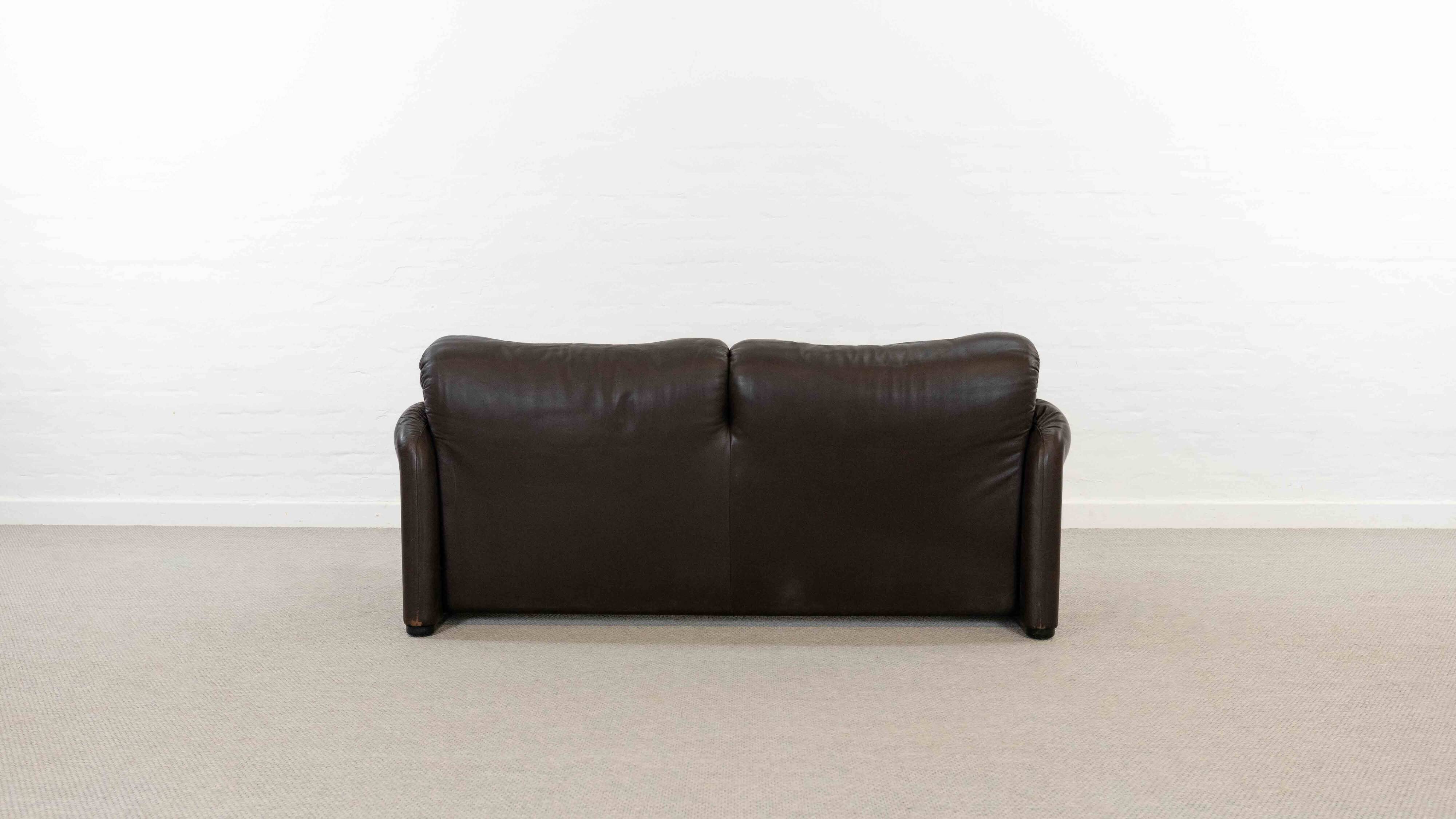 Brown leather 2-seater sofa Cassina Maralunga by Vico Magistretti