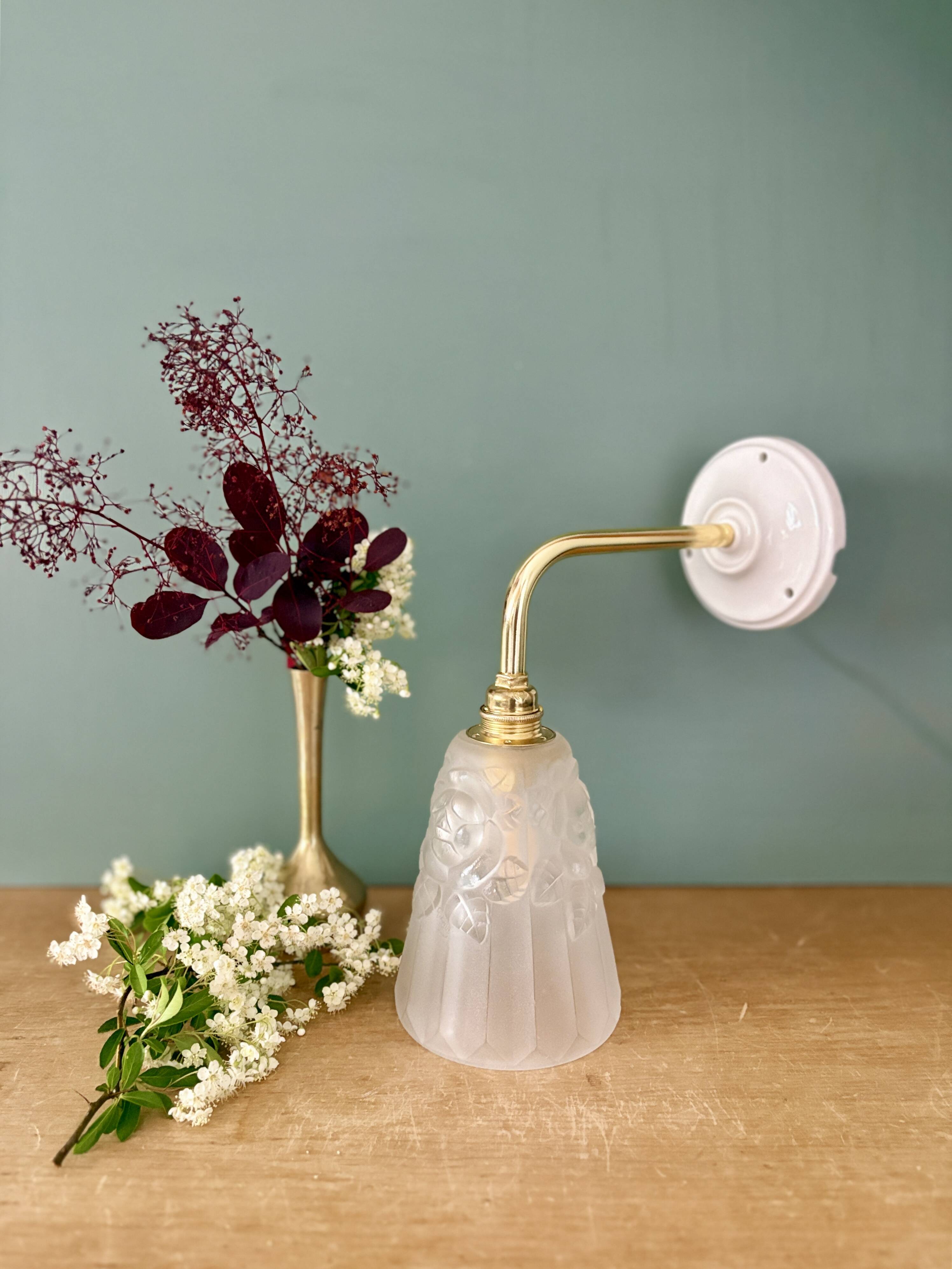 Vintage Art Deco curved tulip wall light - Degué
