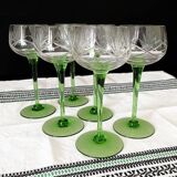 12 Verres à vin blanc en cristal taillé