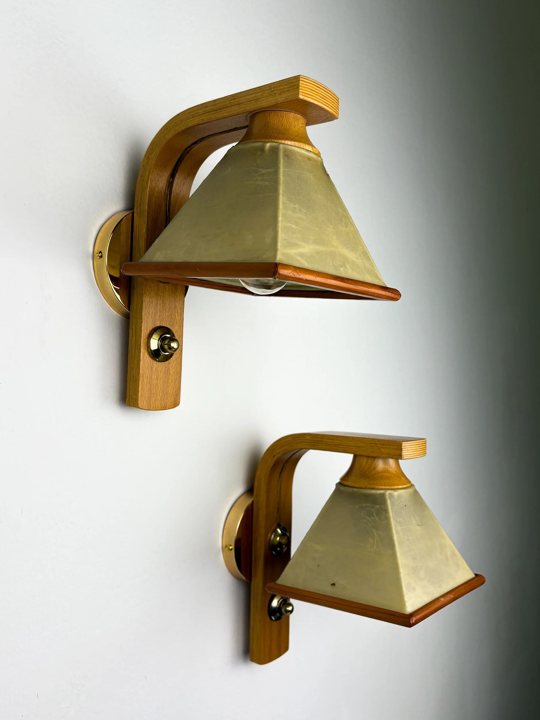 Pair of Italian "Cocoon" wall lights, resin and pine wood, circa 1970s