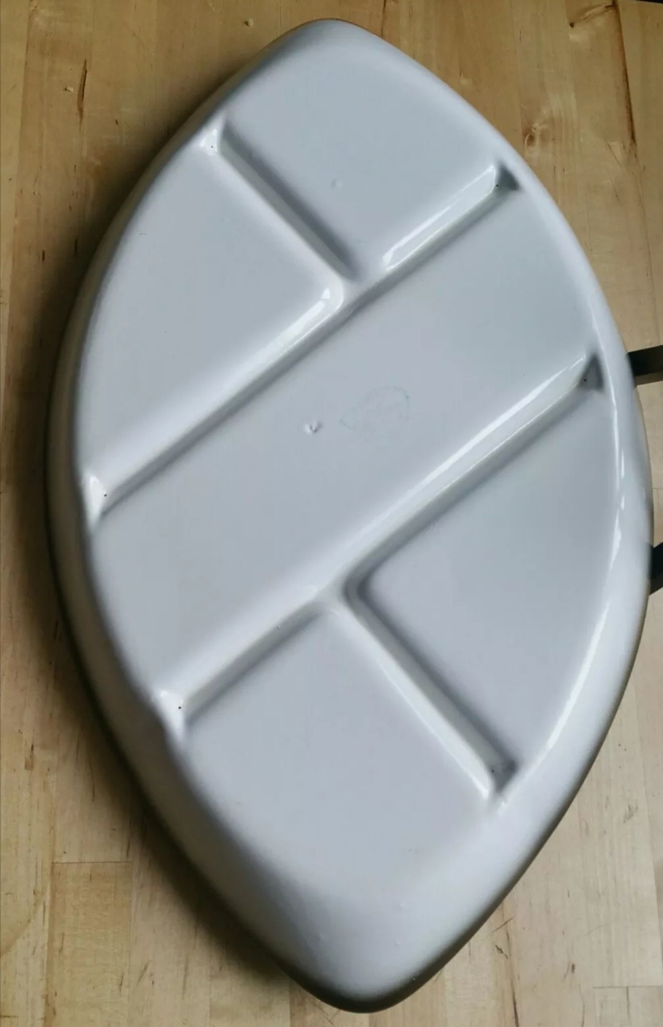 Dish with ceramic compartments