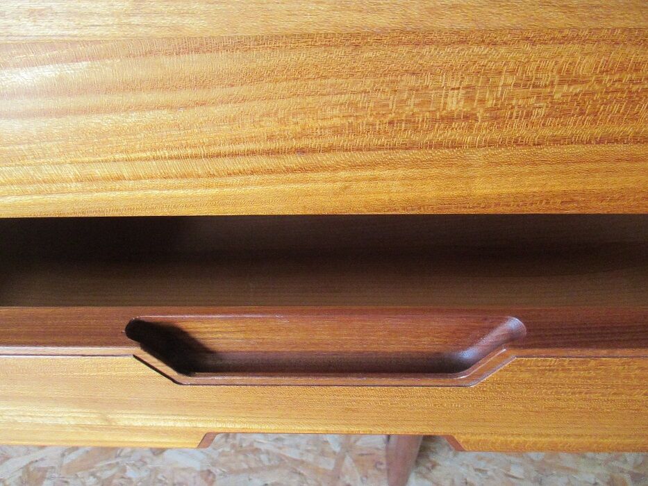 Dresser Uniflex by  Hoffstead