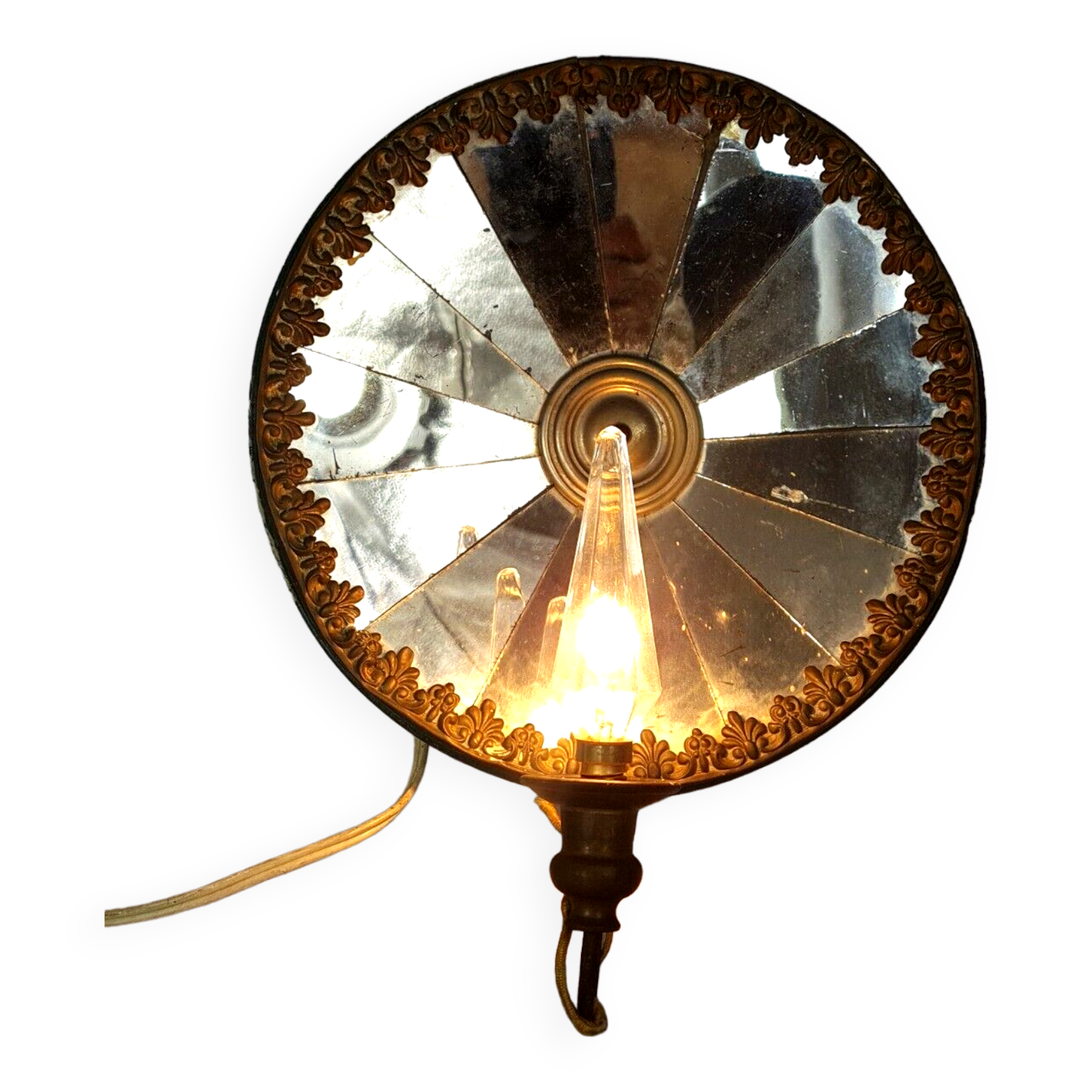 Old wall lamp with reflective mirrors SB185