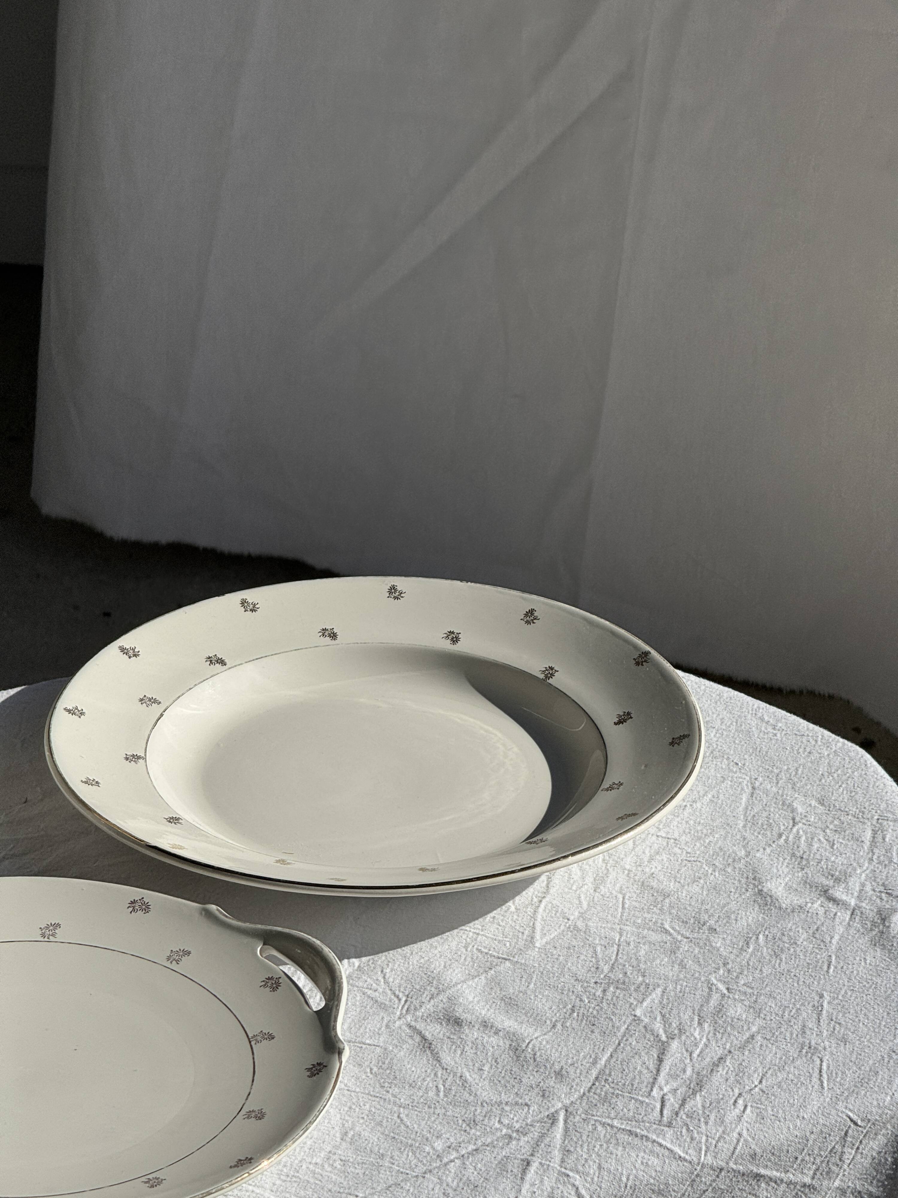 Circular plate model Nico gold Digoin Sarreguemines D30.5