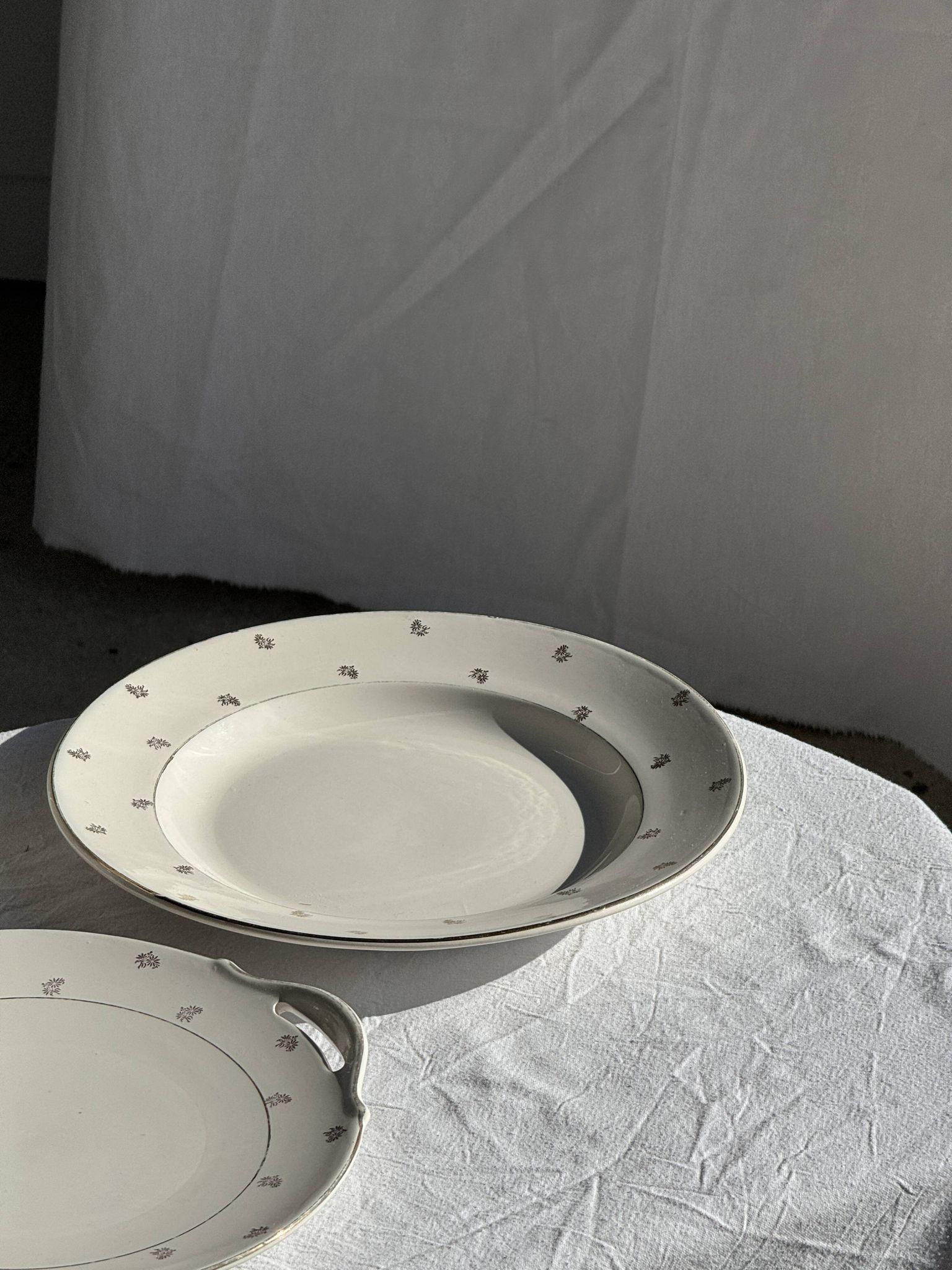 Plat circulaire modèle Nico doré Digoin Sarreguemines D30,5