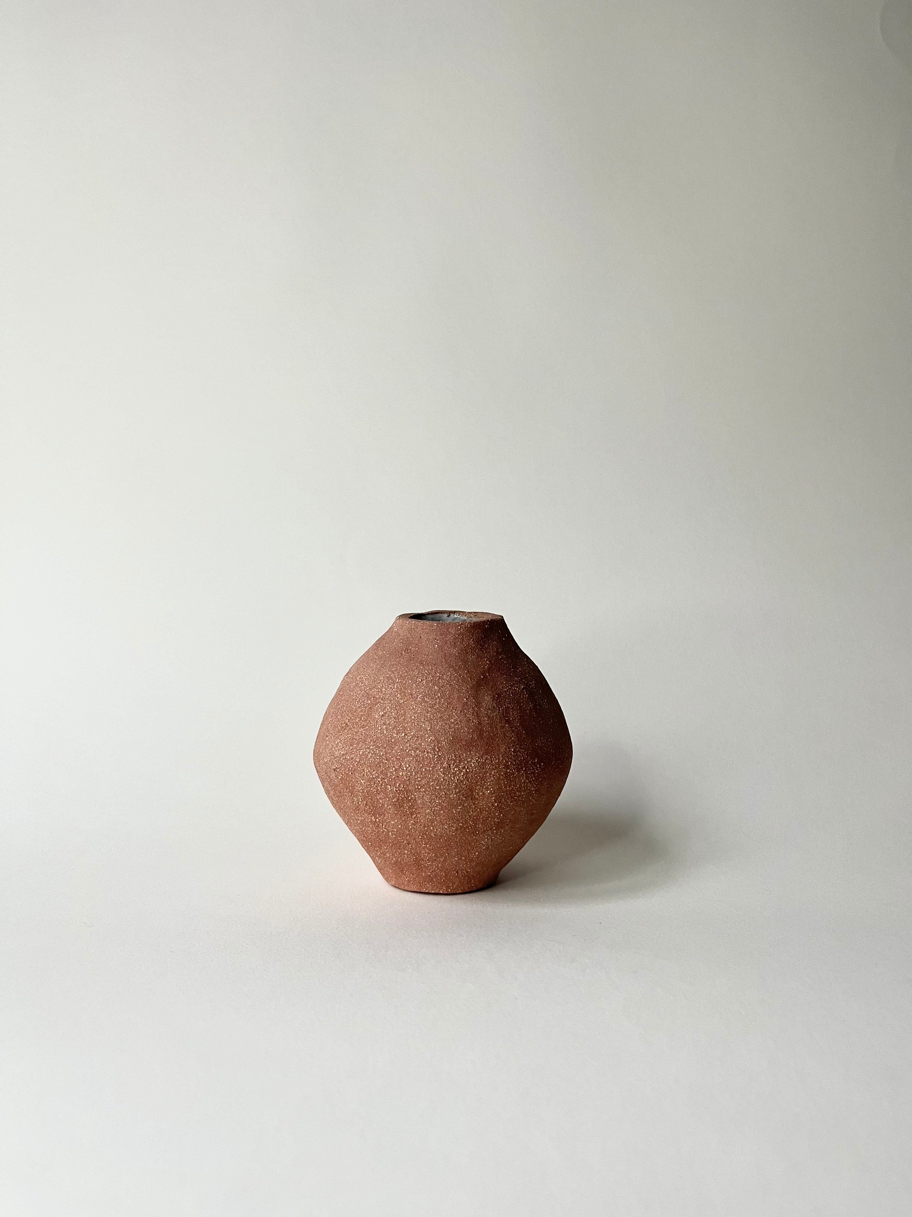 Vase boule terracotta, Tram Gomsu