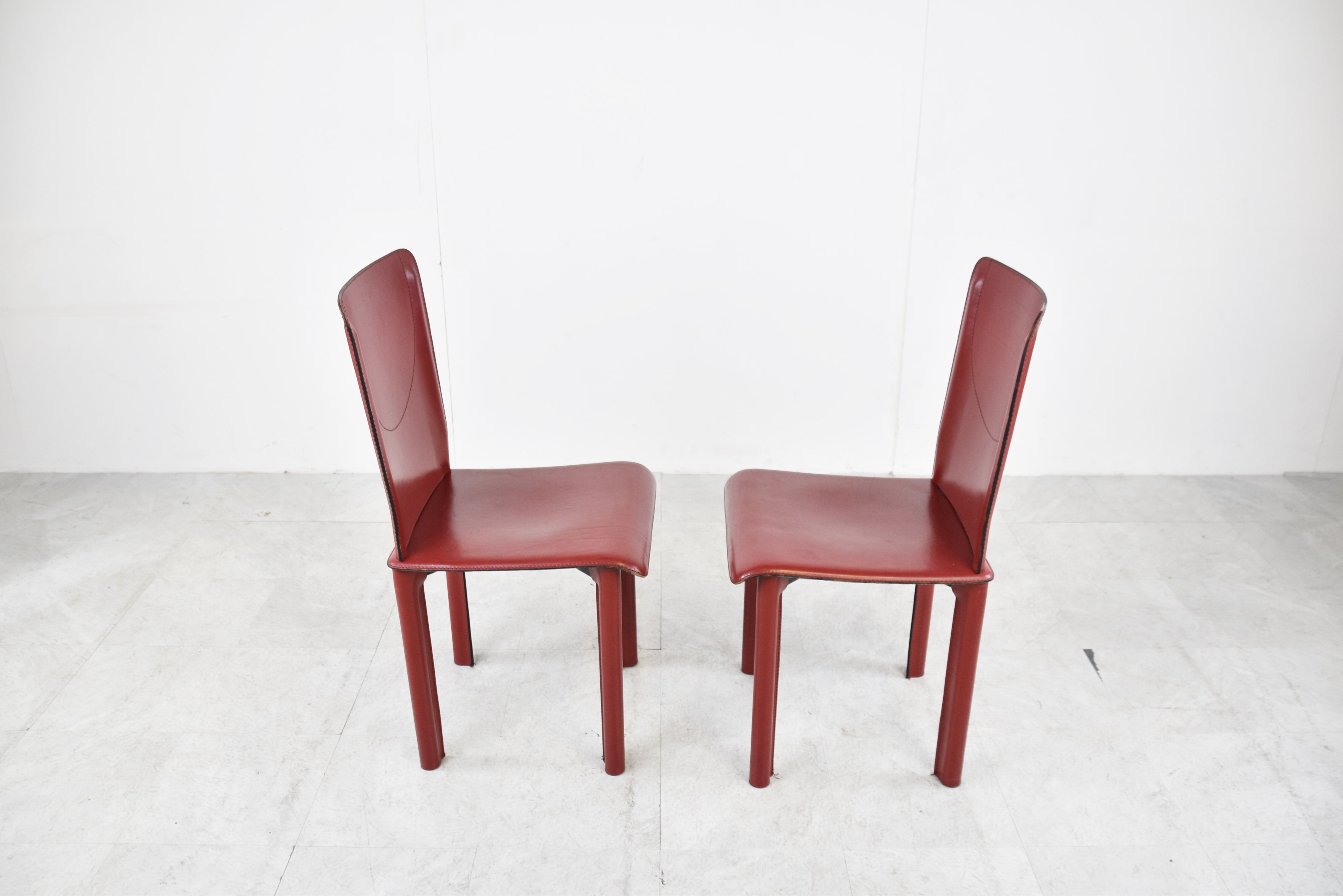 Lot de 6 chaises de salle à manger en cuir rouge fabriquées en Italie, années 1980