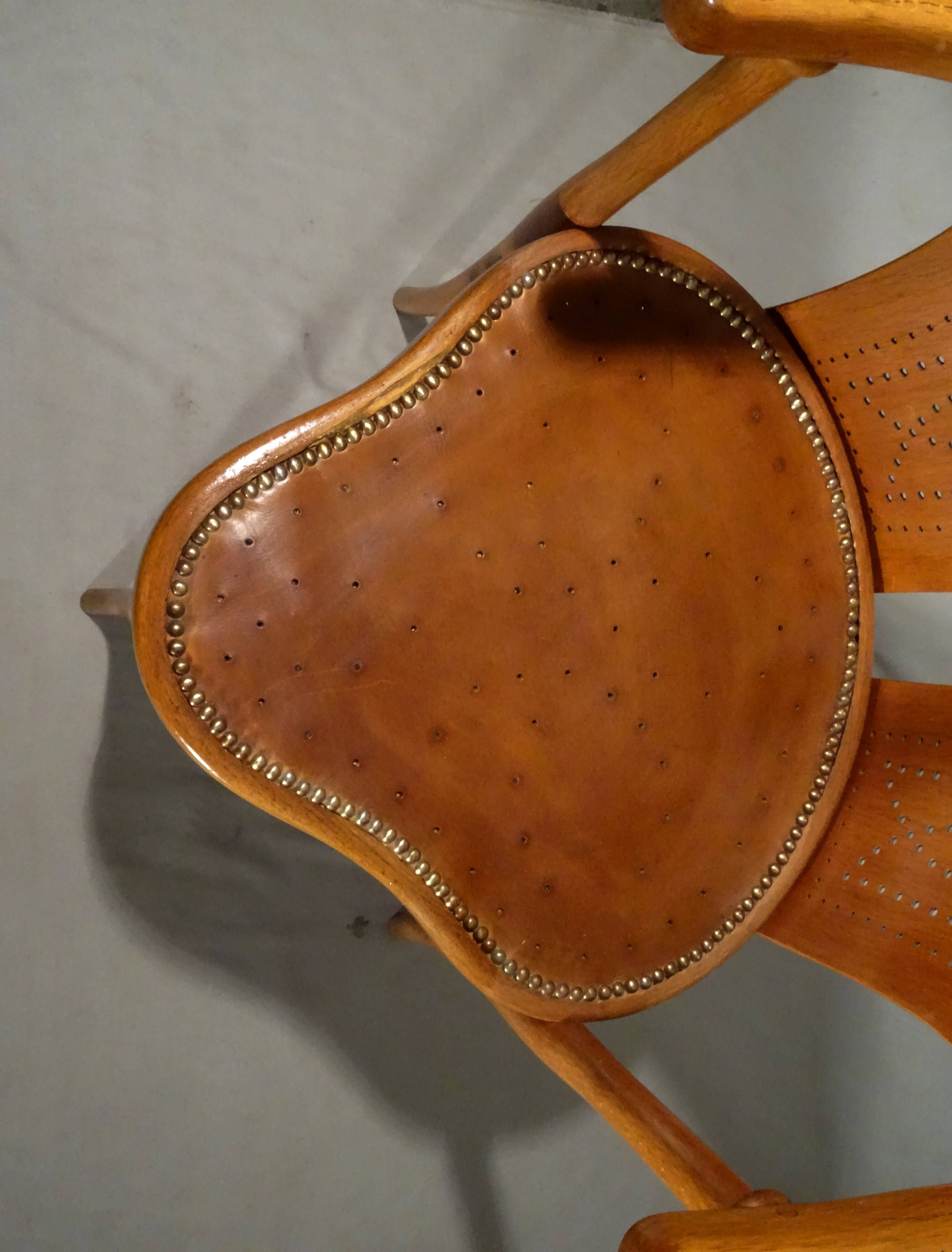 Office chair No. 1 by Thonet with a "oak-like" patina from the late 19th century.