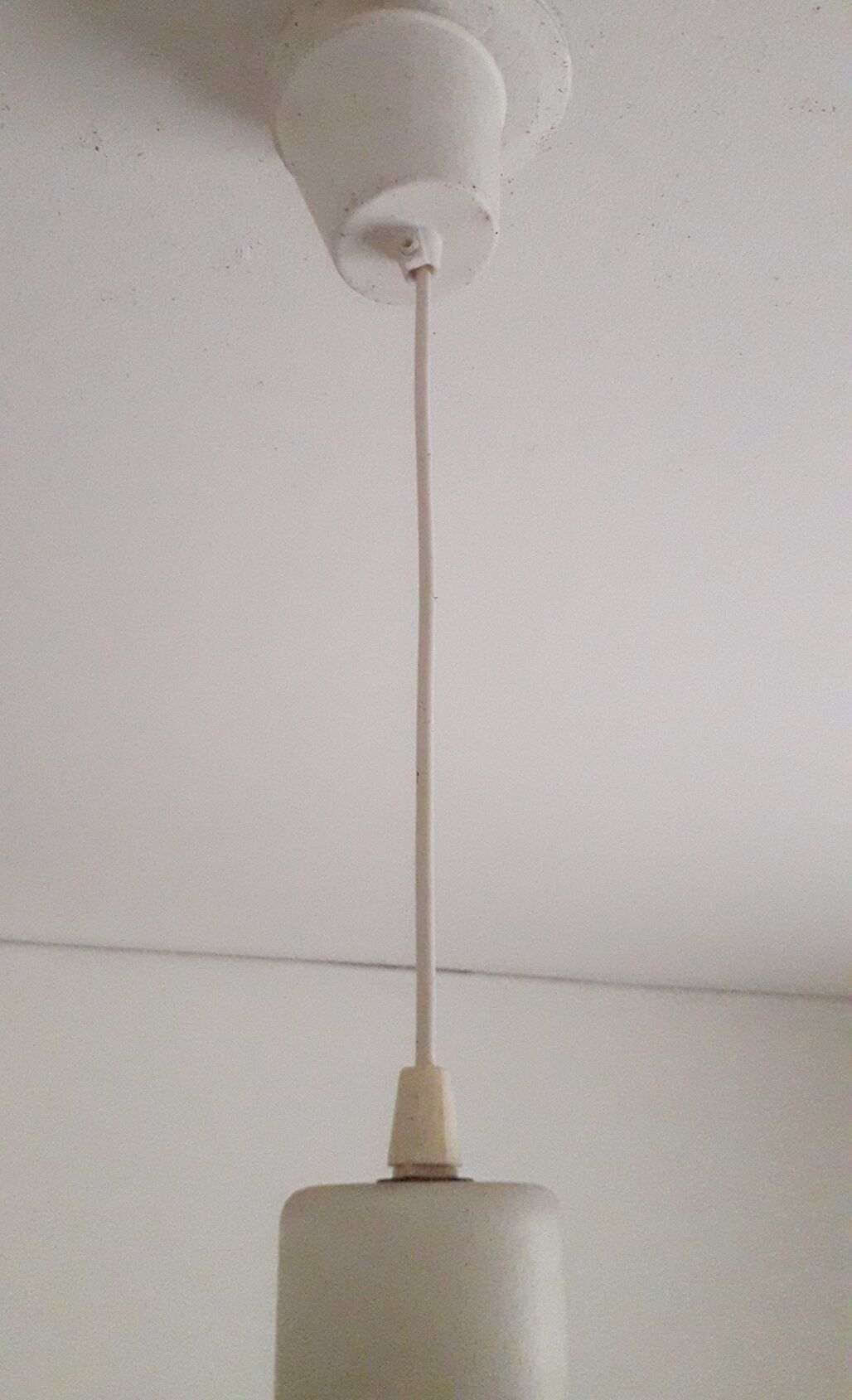 Suspension en opaline années 60
