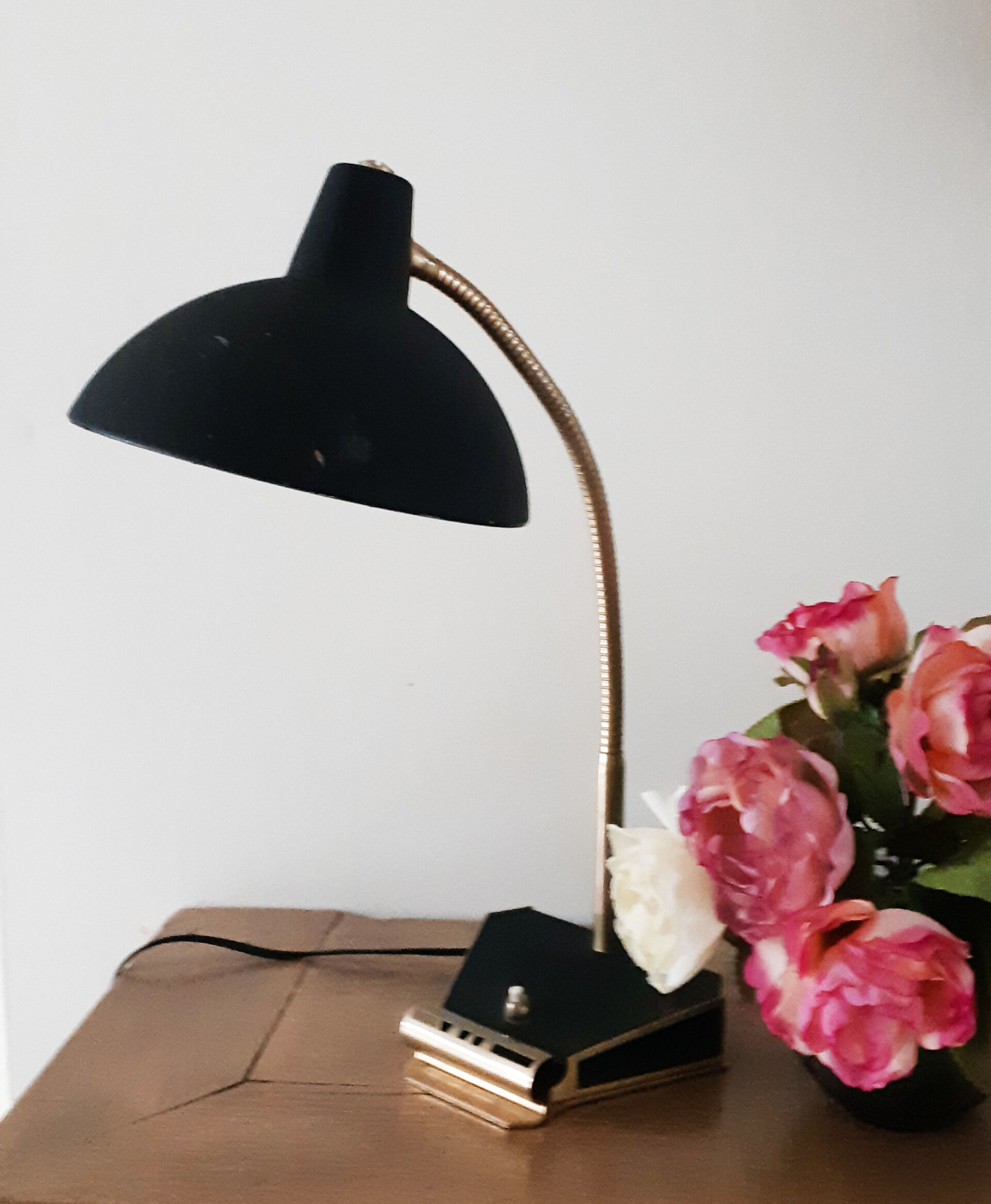 Black desk lamp