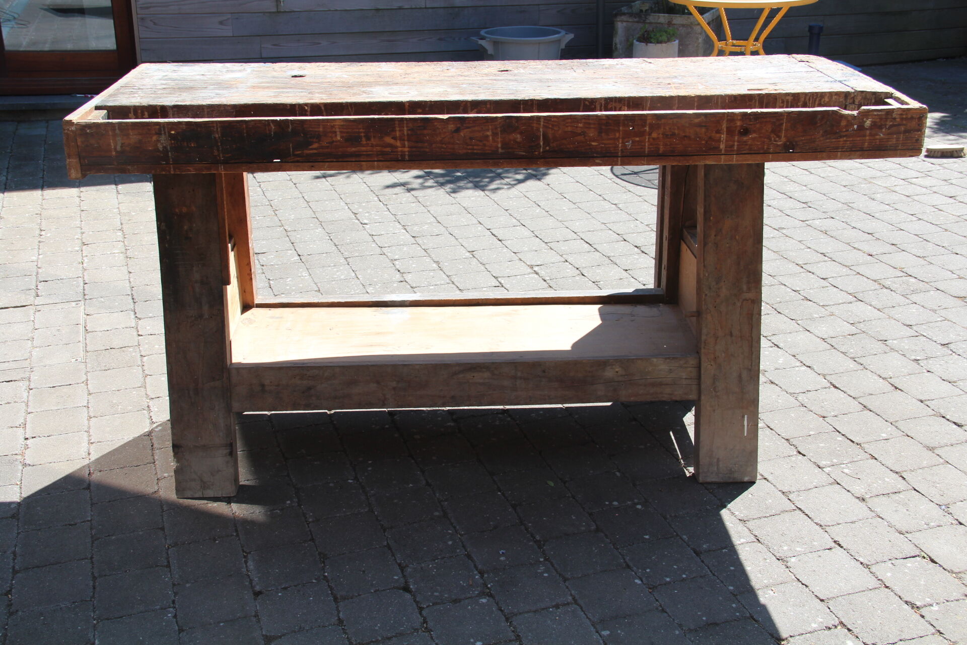 Industrial establishment with old vice 170 cm