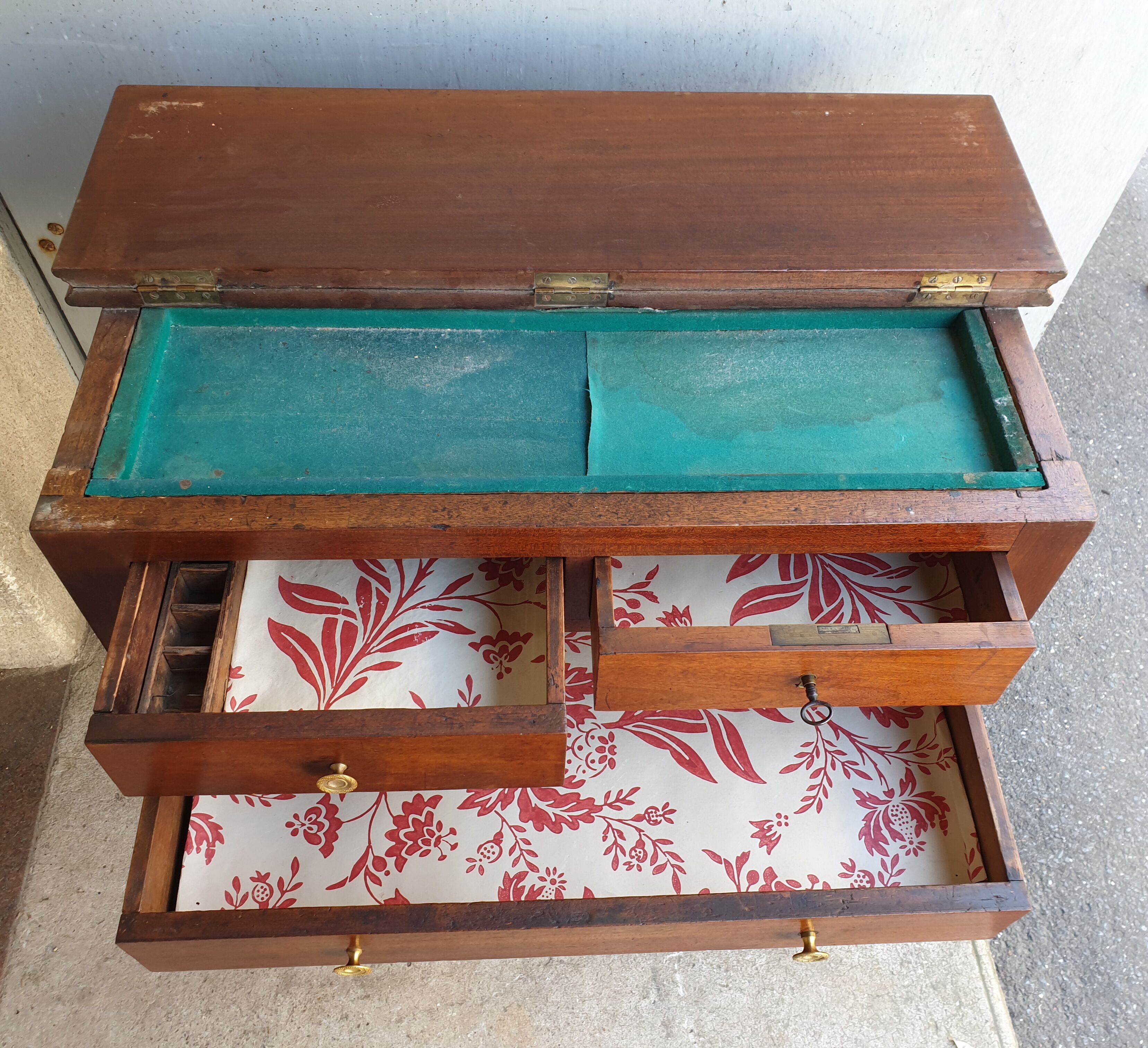 Commodity Of old jeweler