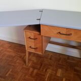 Extendable desk compass feet