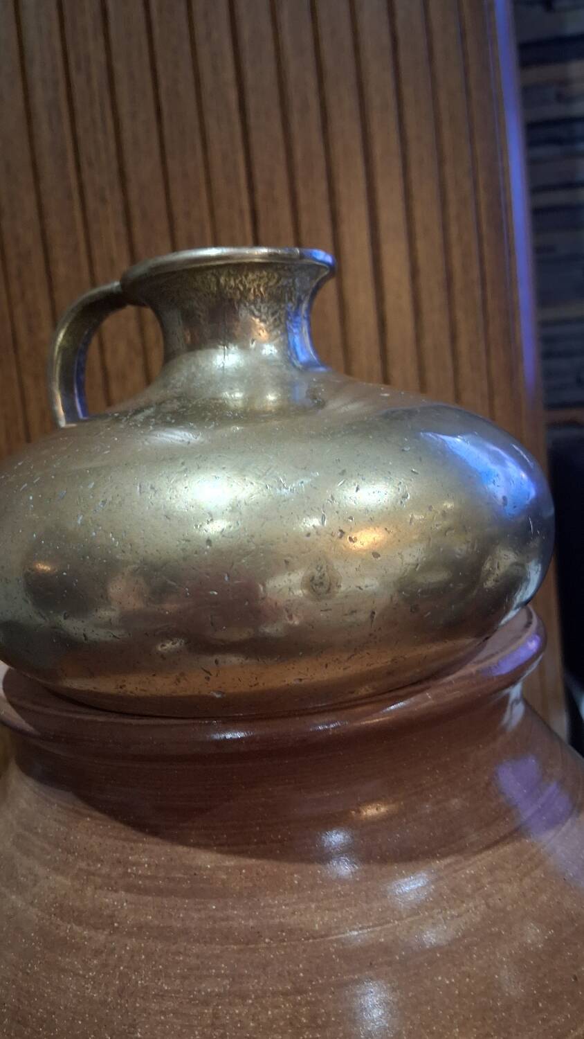 Pichet vase en laiton