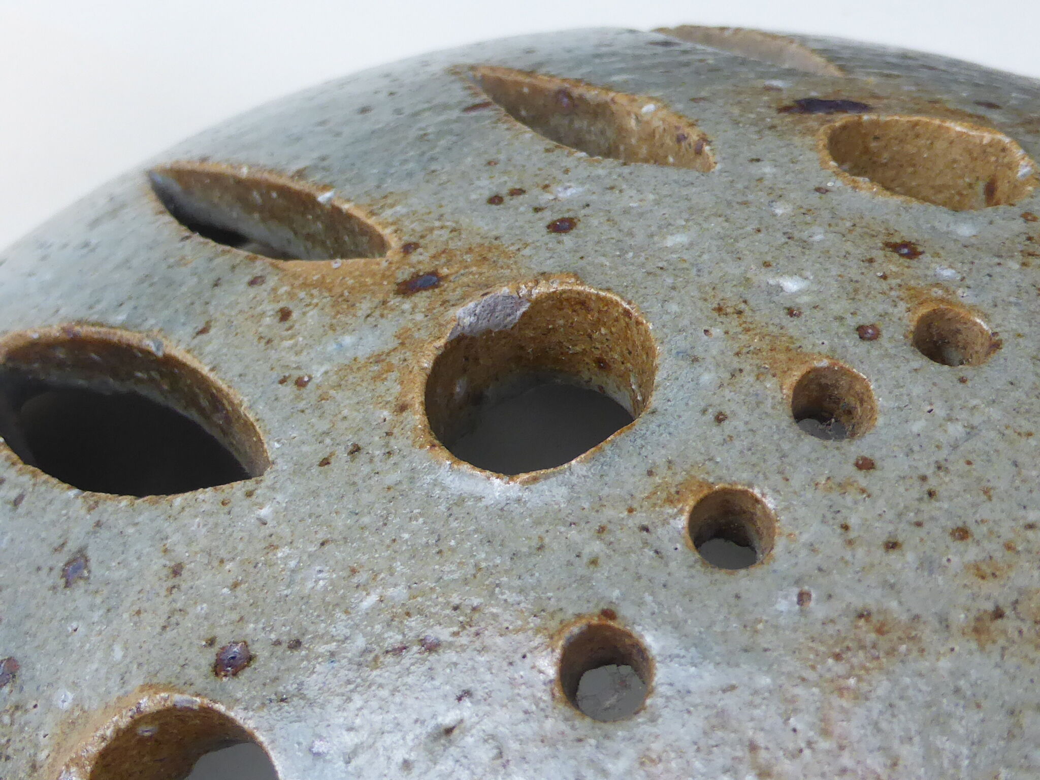 Wall lamp in openwork-vintage round sandstone shape