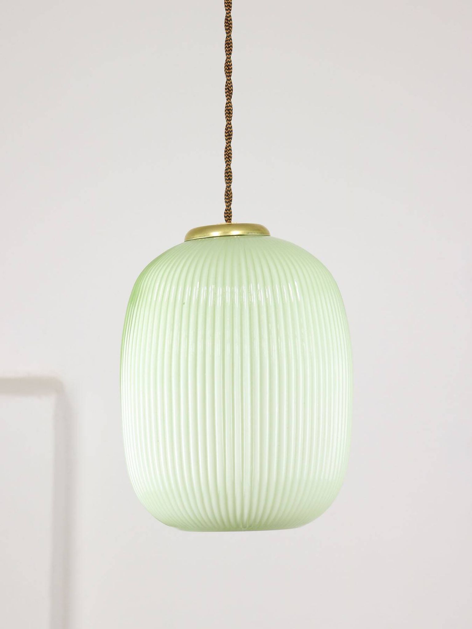 Lampe à suspension mid-century en laiton et verre, italie