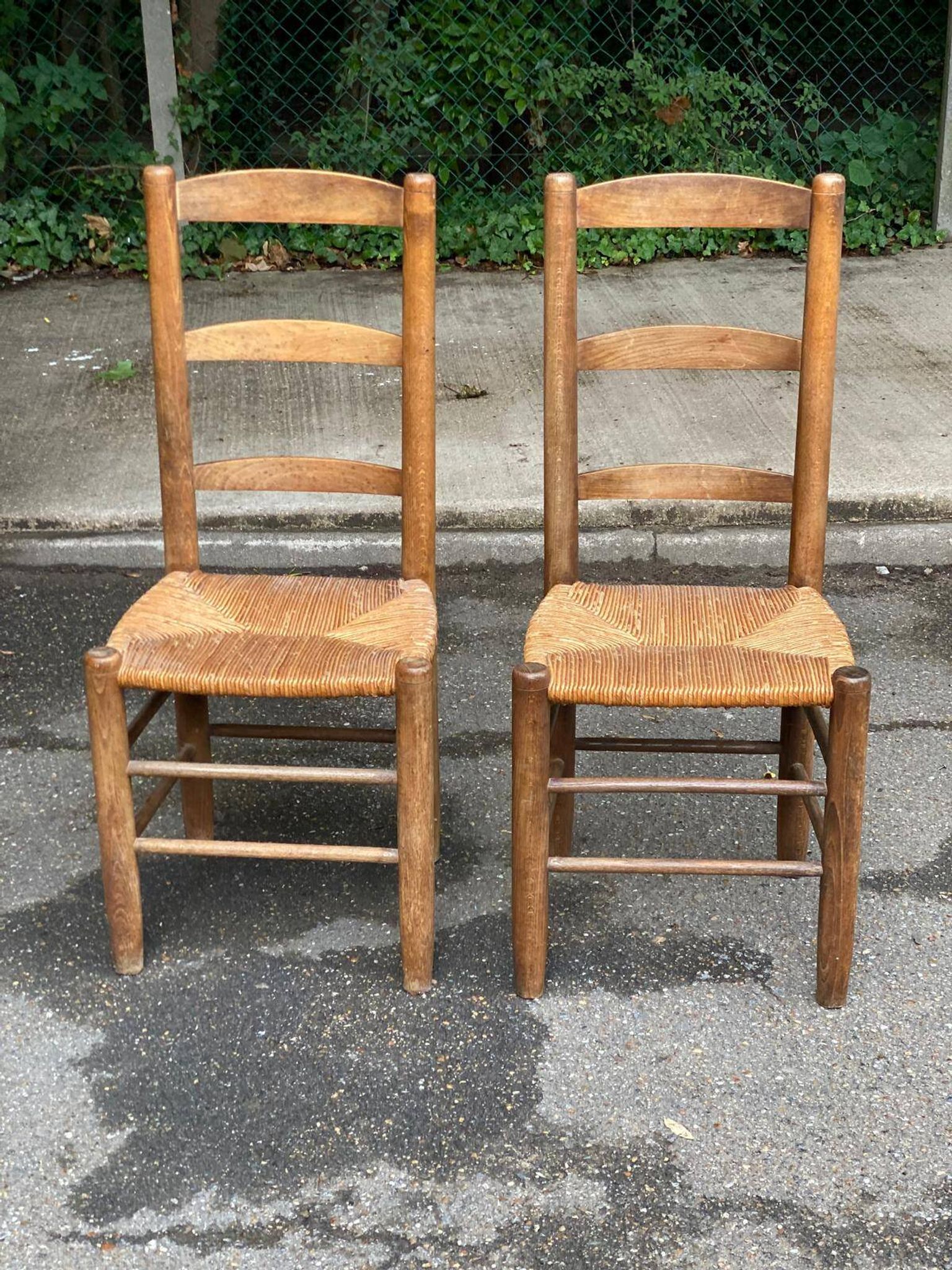 2 solid wood chairs in dark oak and high elephant straw