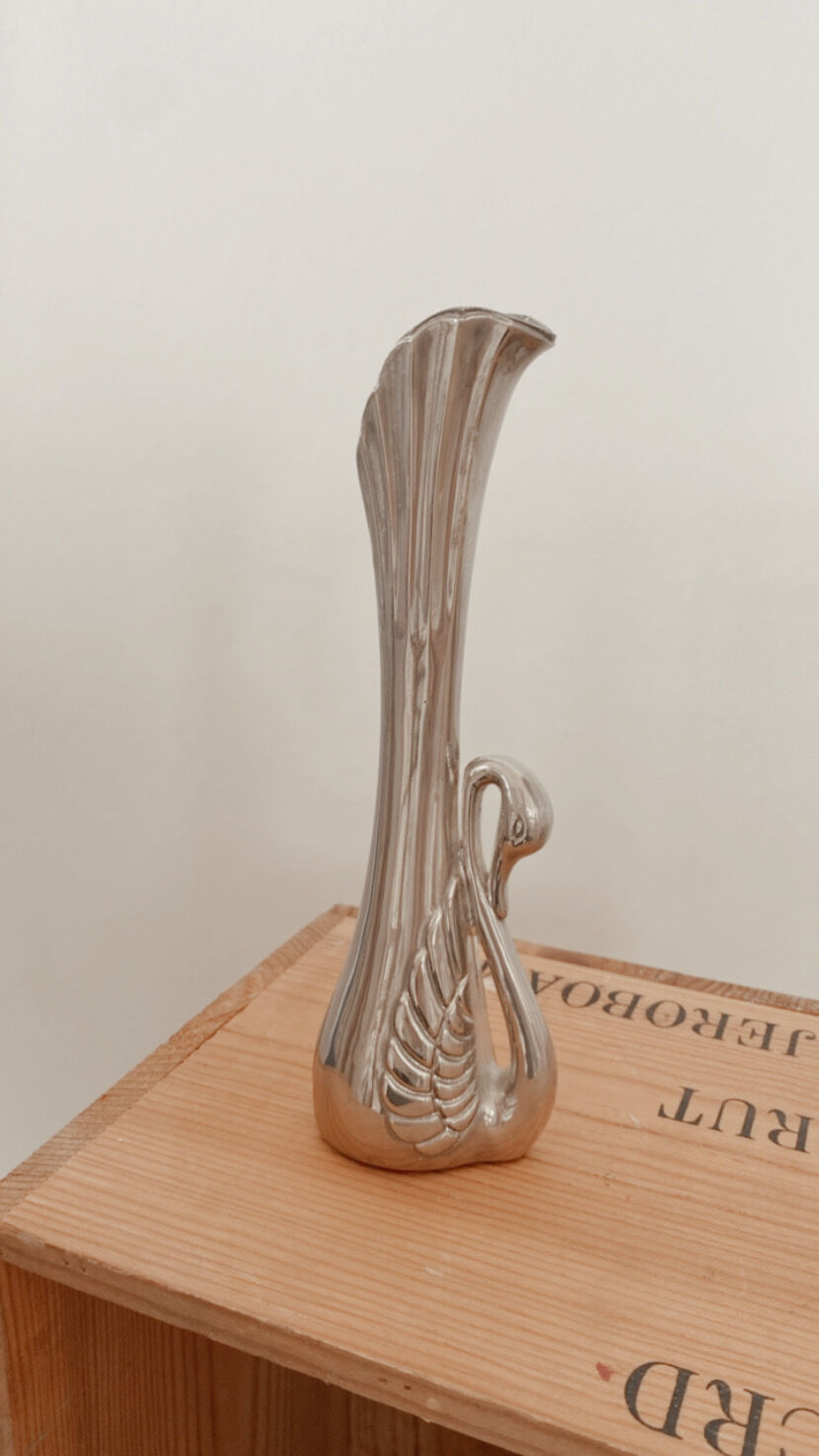 Soliflore in silvery metal swan