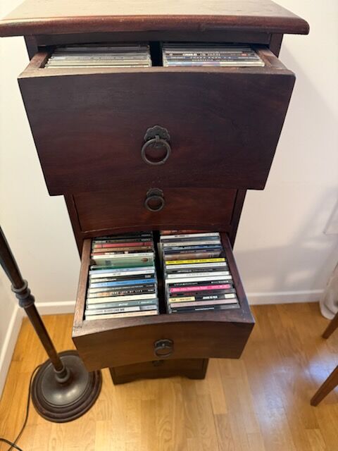 Title: exotic solid wood column unit for CD storage